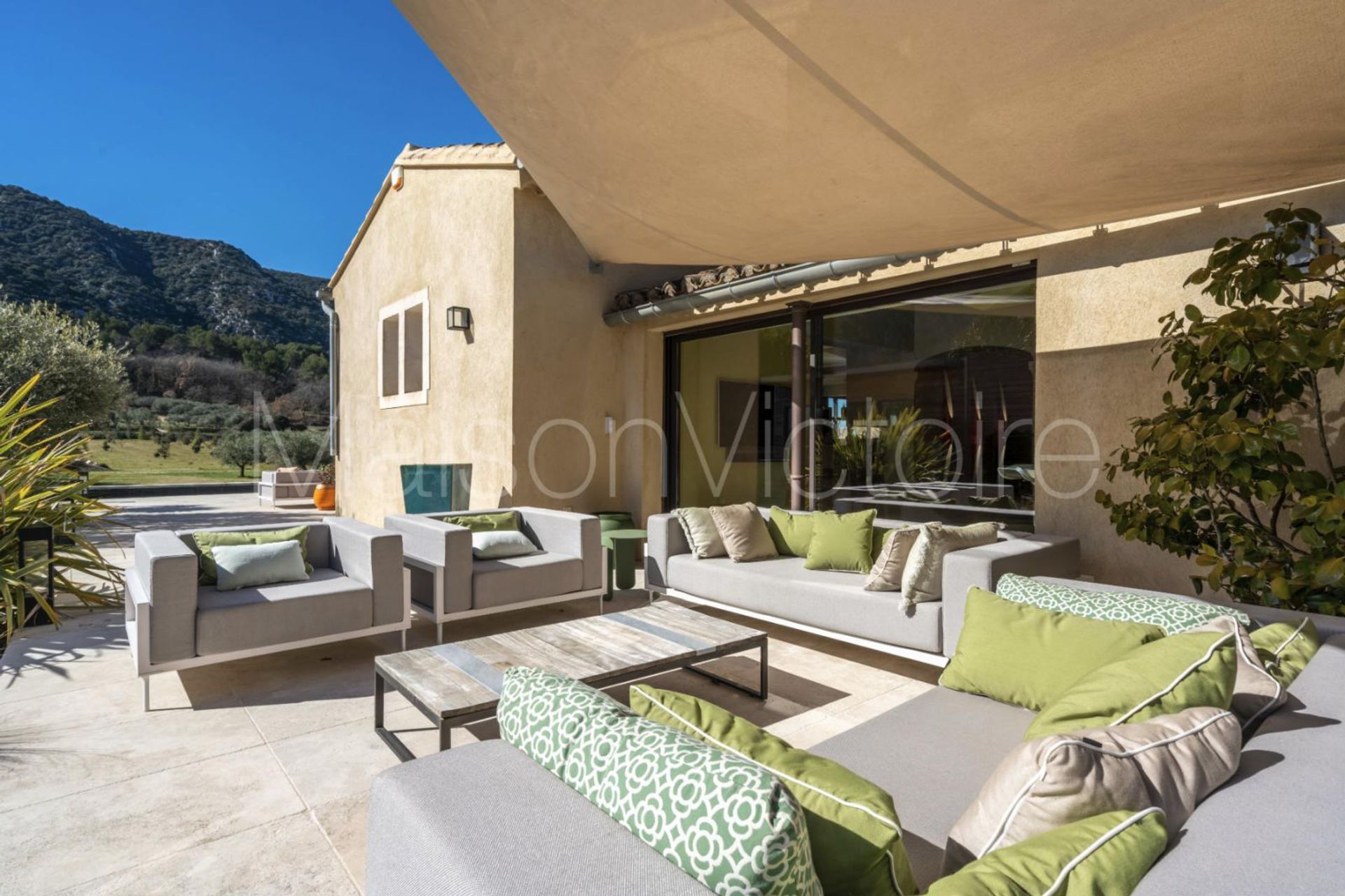 жилой дом в Maubec, Provence-Alpes-Côte d'Azur 10853097