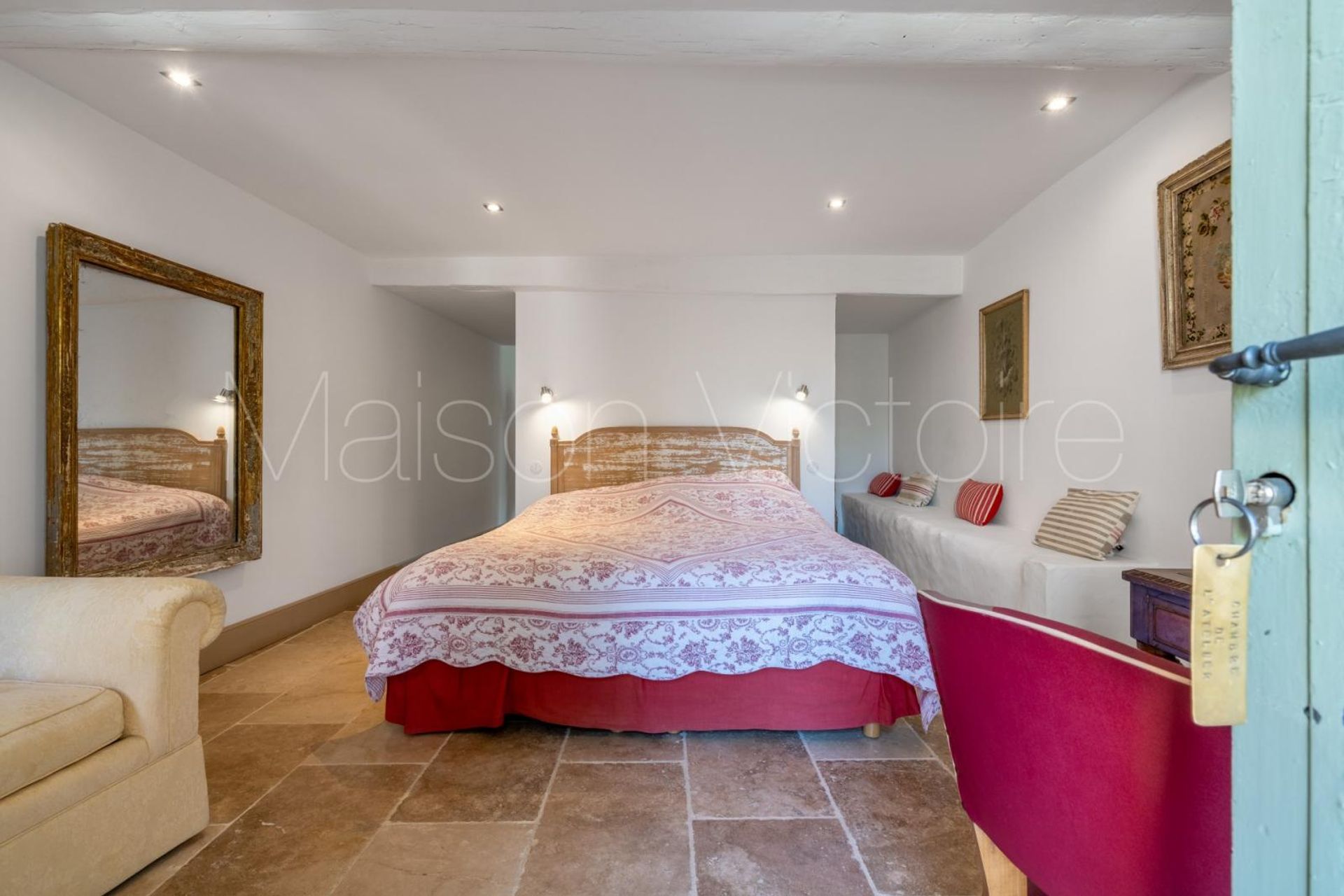 жилой дом в Saint-Saturnin-lès-Apt, Provence-Alpes-Côte d'Azur 10853107