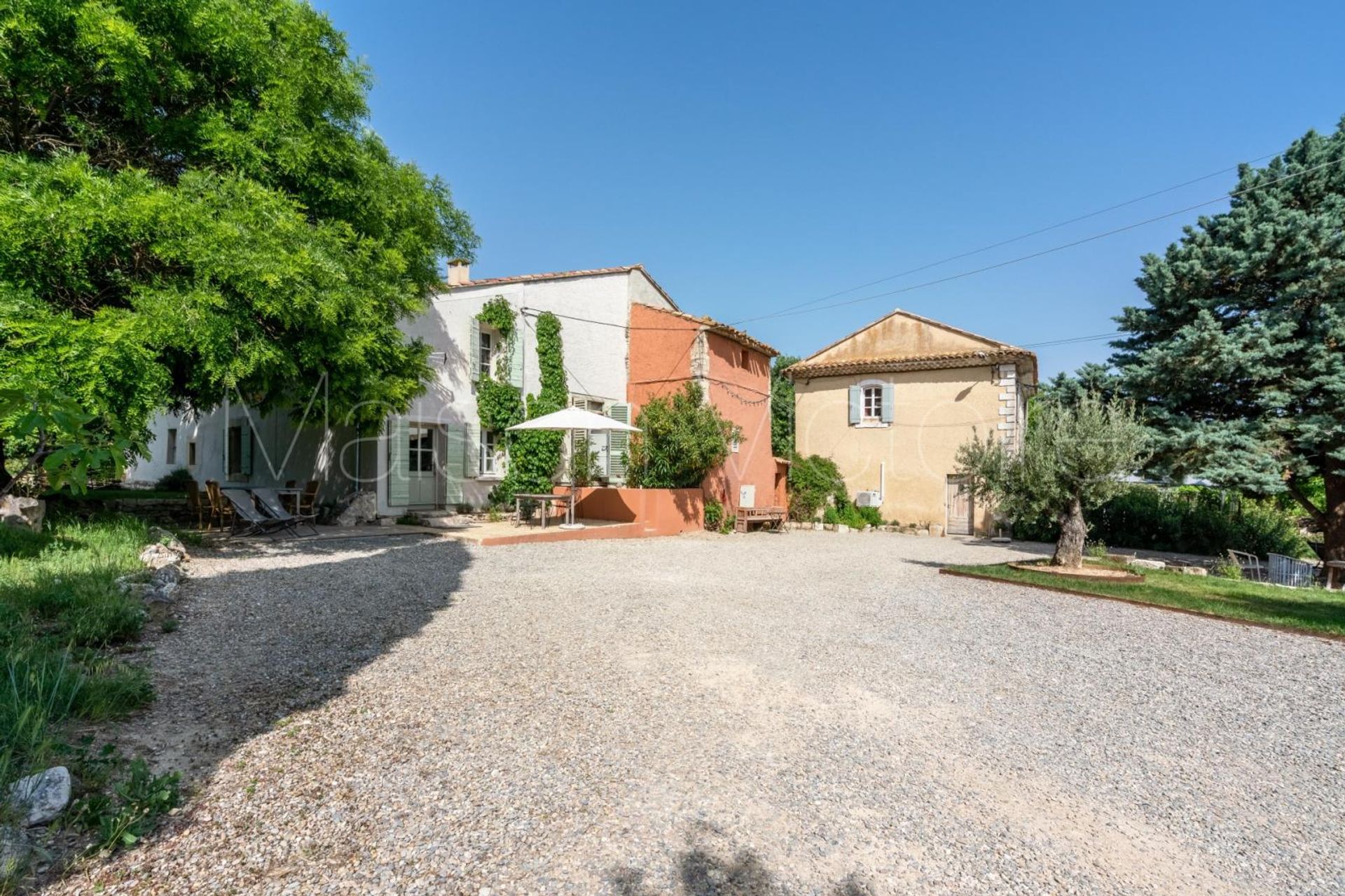 жилой дом в Saint-Saturnin-lès-Apt, Provence-Alpes-Côte d'Azur 10853107