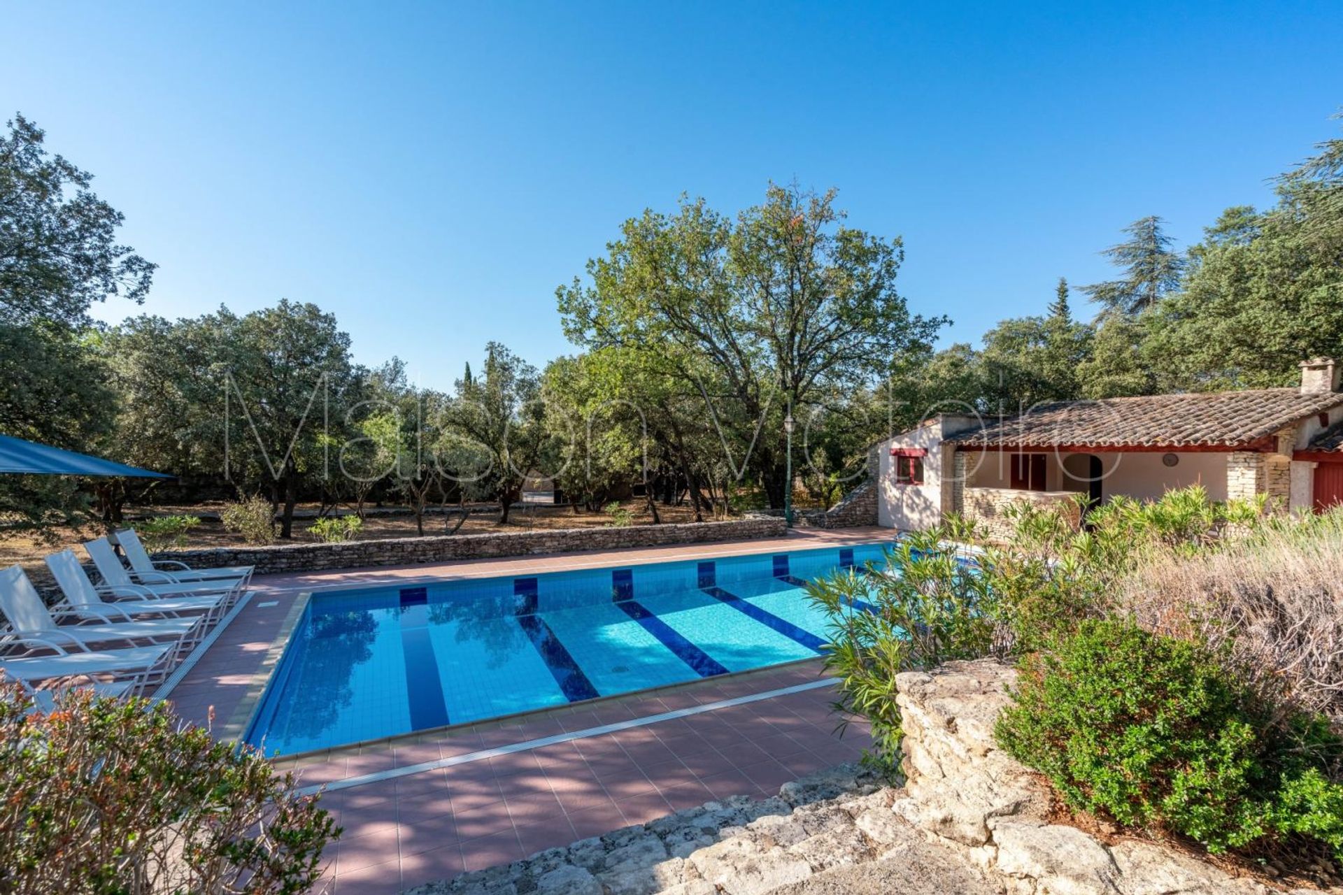 Huis in Cabrières-d'Avignon, Provence-Alpes-Côte d'Azur 10853120