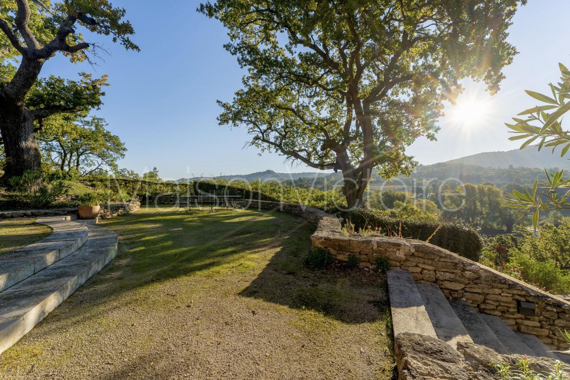 Andet i Bonnieux, Provence-Alpes-Côte d'Azur 10853121