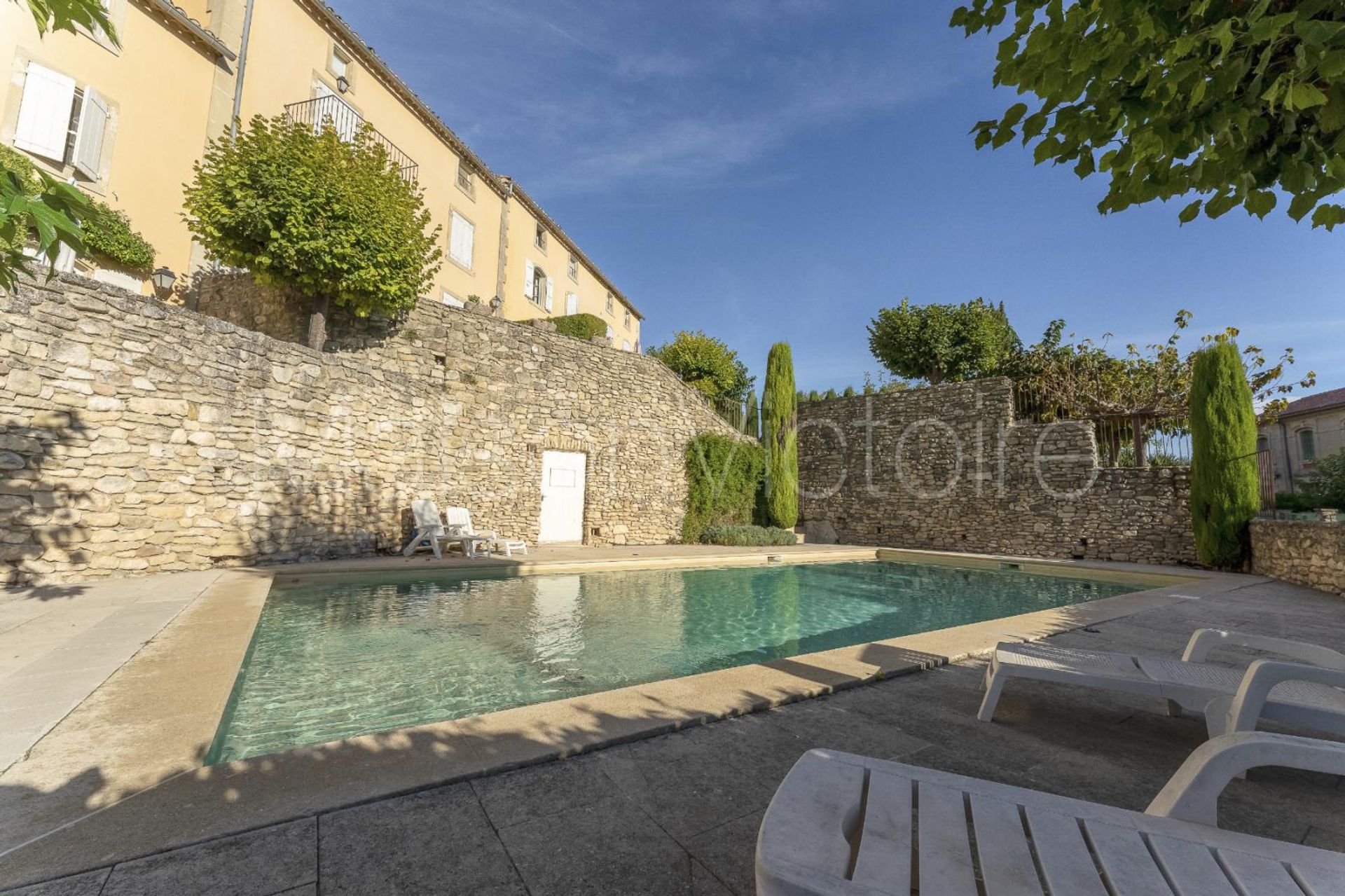 rumah dalam Lacoste, Provence-Alpes-Côte d'Azur 10853197