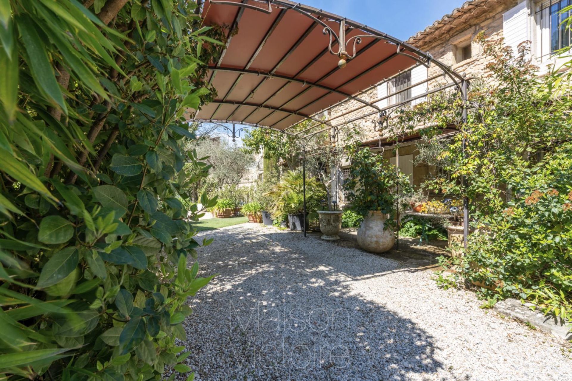 Huis in L'Isle-sur-la-Sorgue, Provence-Alpes-Côte d'Azur 10853385