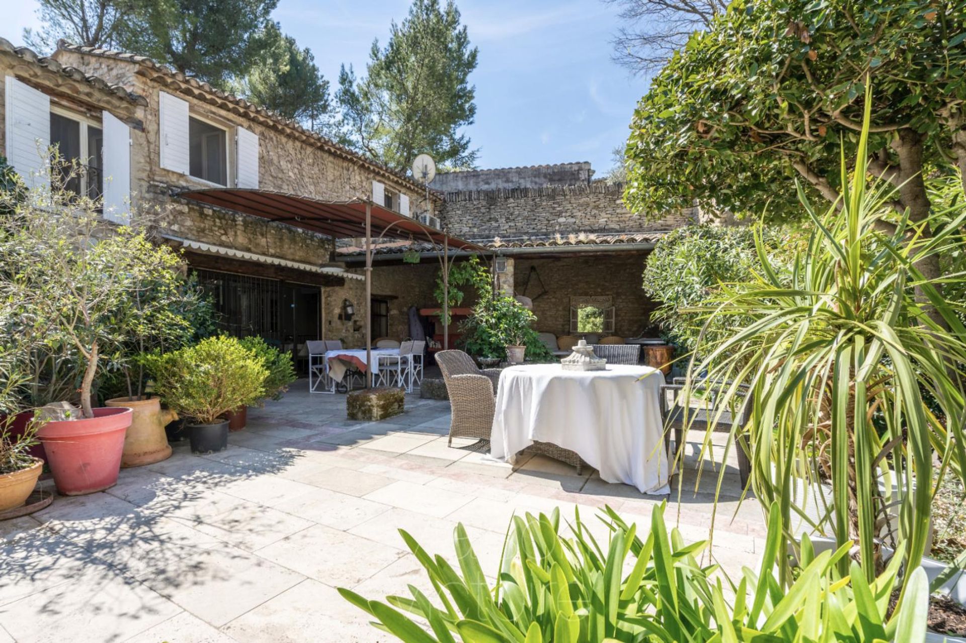 Huis in L'Isle-sur-la-Sorgue, Provence-Alpes-Côte d'Azur 10853385