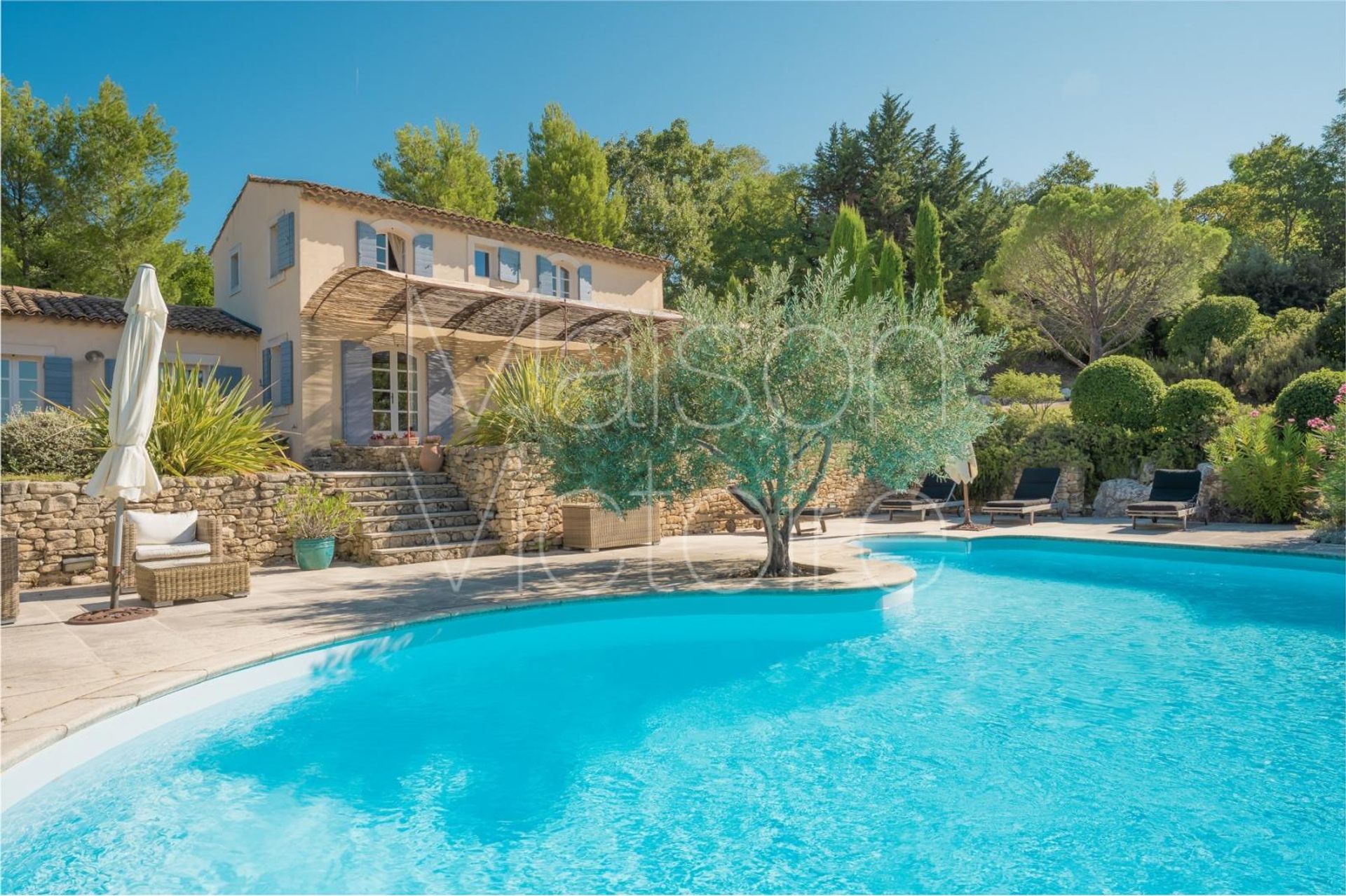 σπίτι σε Roussillon, Provence-Alpes-Cote d'Azur 10853405