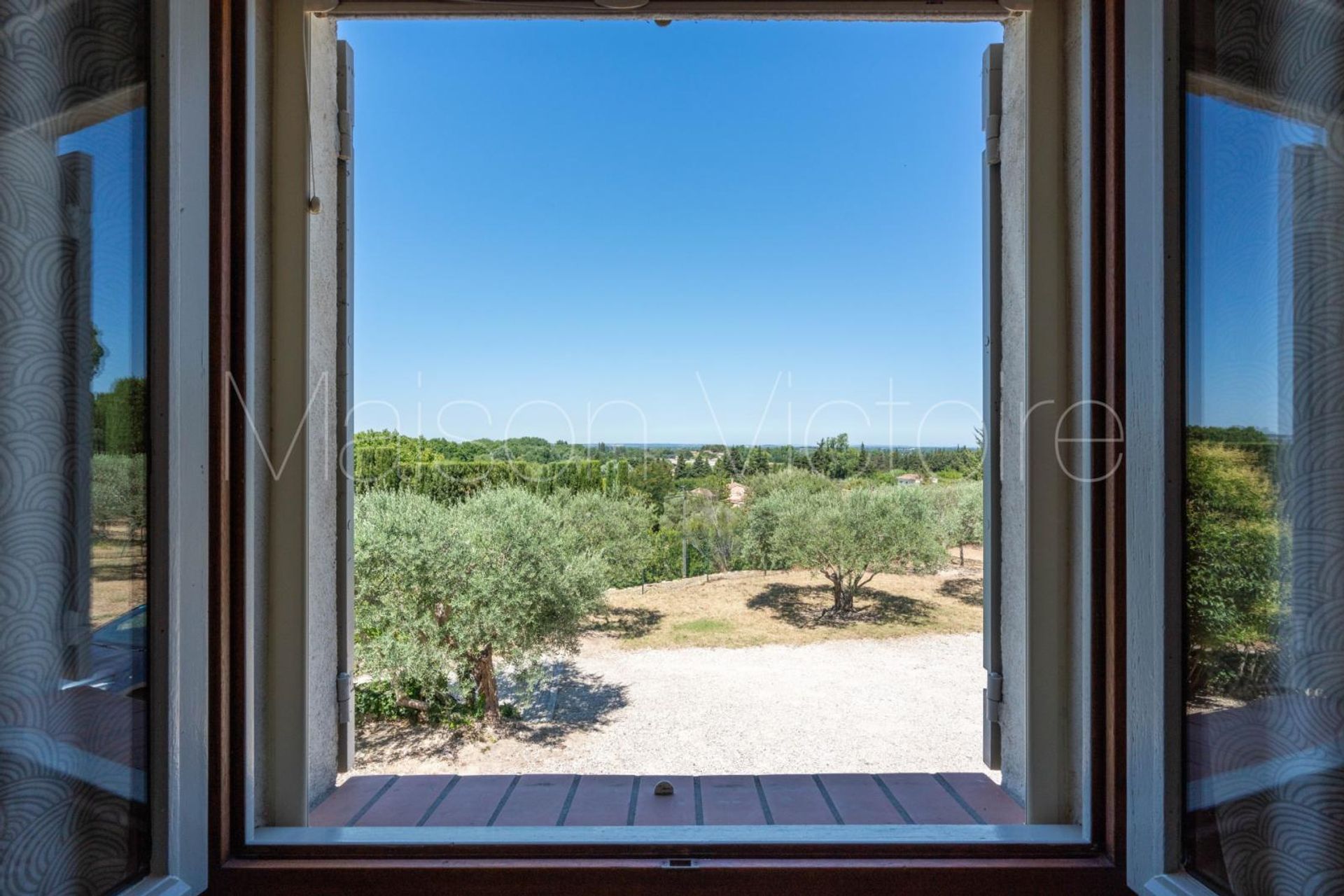 House in L'Isle-sur-la-Sorgue, Provence-Alpes-Côte d'Azur 10853449