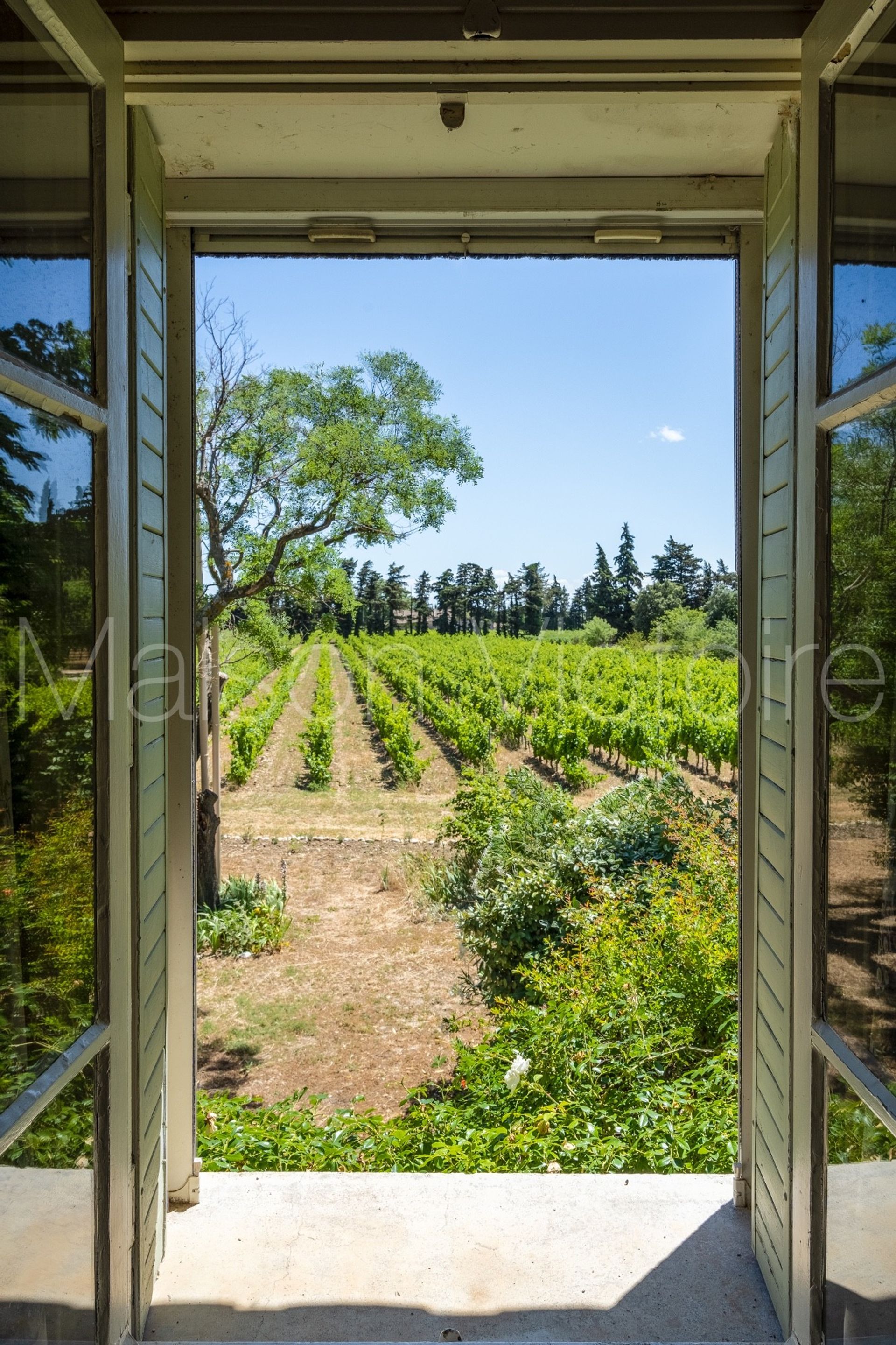 σπίτι σε Violes, Provence-Alpes-Cote d'Azur 10853466