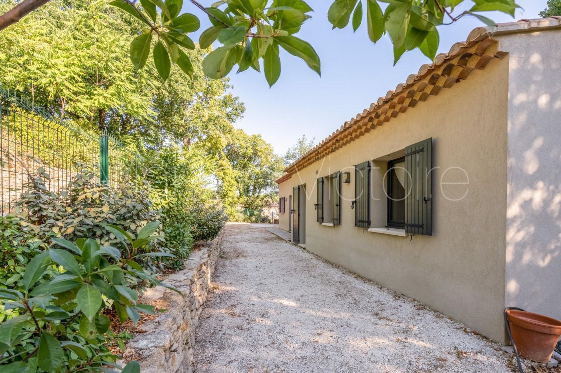 Hus i Saint-Pantaléon, Provence-Alpes-Côte d'Azur 10853484