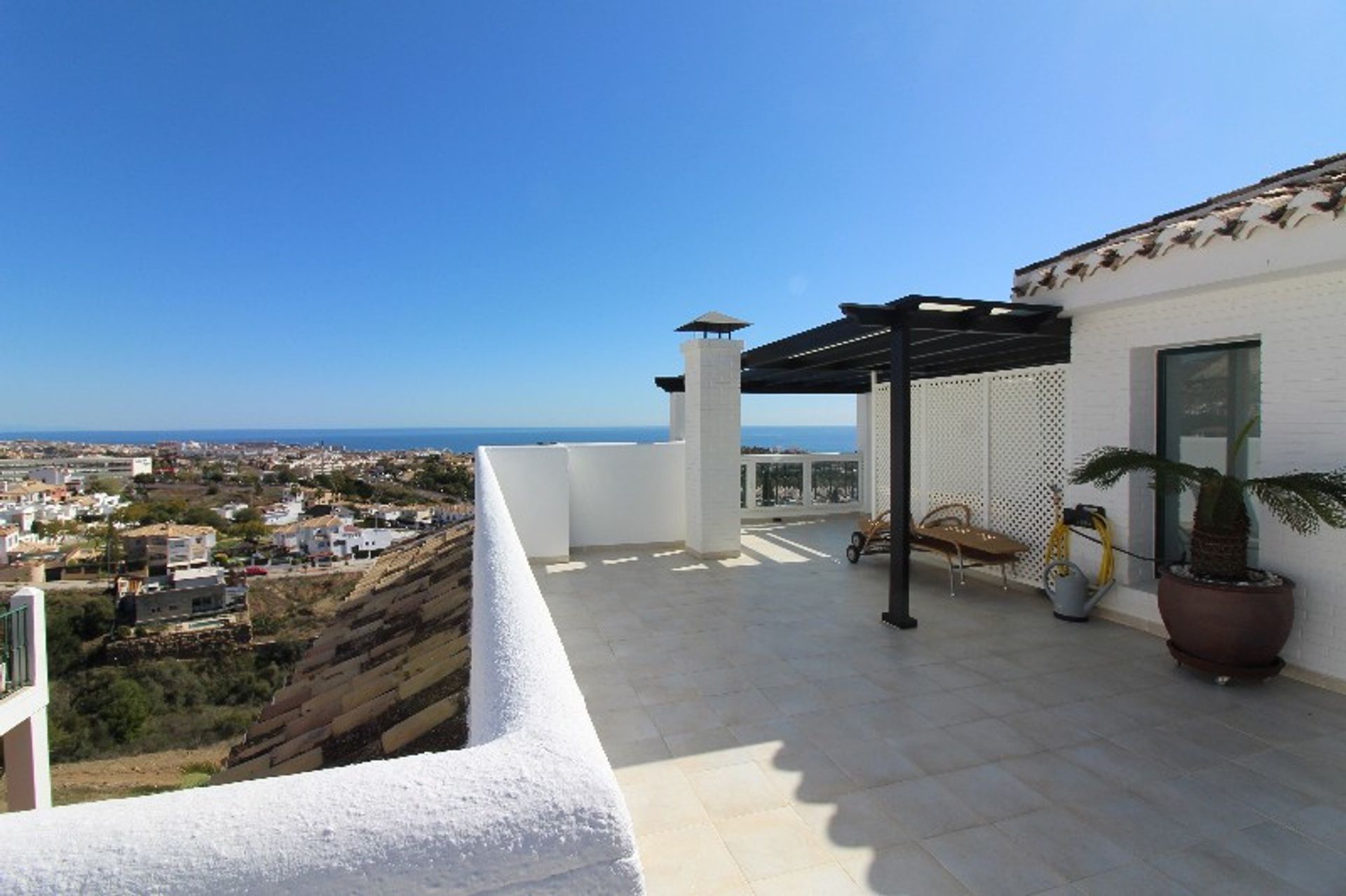 Talo sisään Benalmádena, Andalucía 10854107