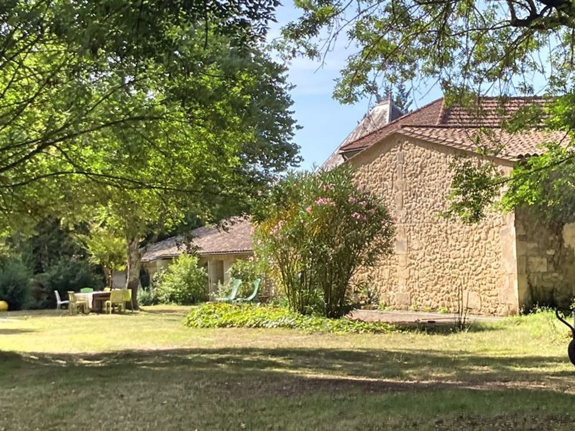 بيت في Cadillac-en-Fronsadais, Nouvelle-Aquitaine 10854261