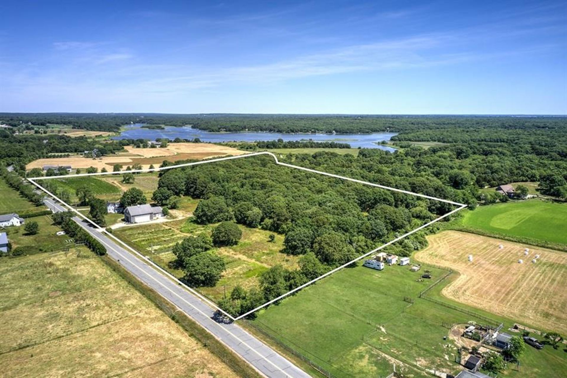 Terra no Pescoço Grande, Massachussets 10854702