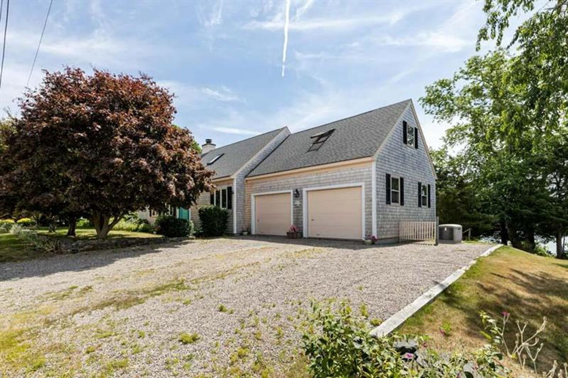 House in Silver Beach, Massachusetts 10854703