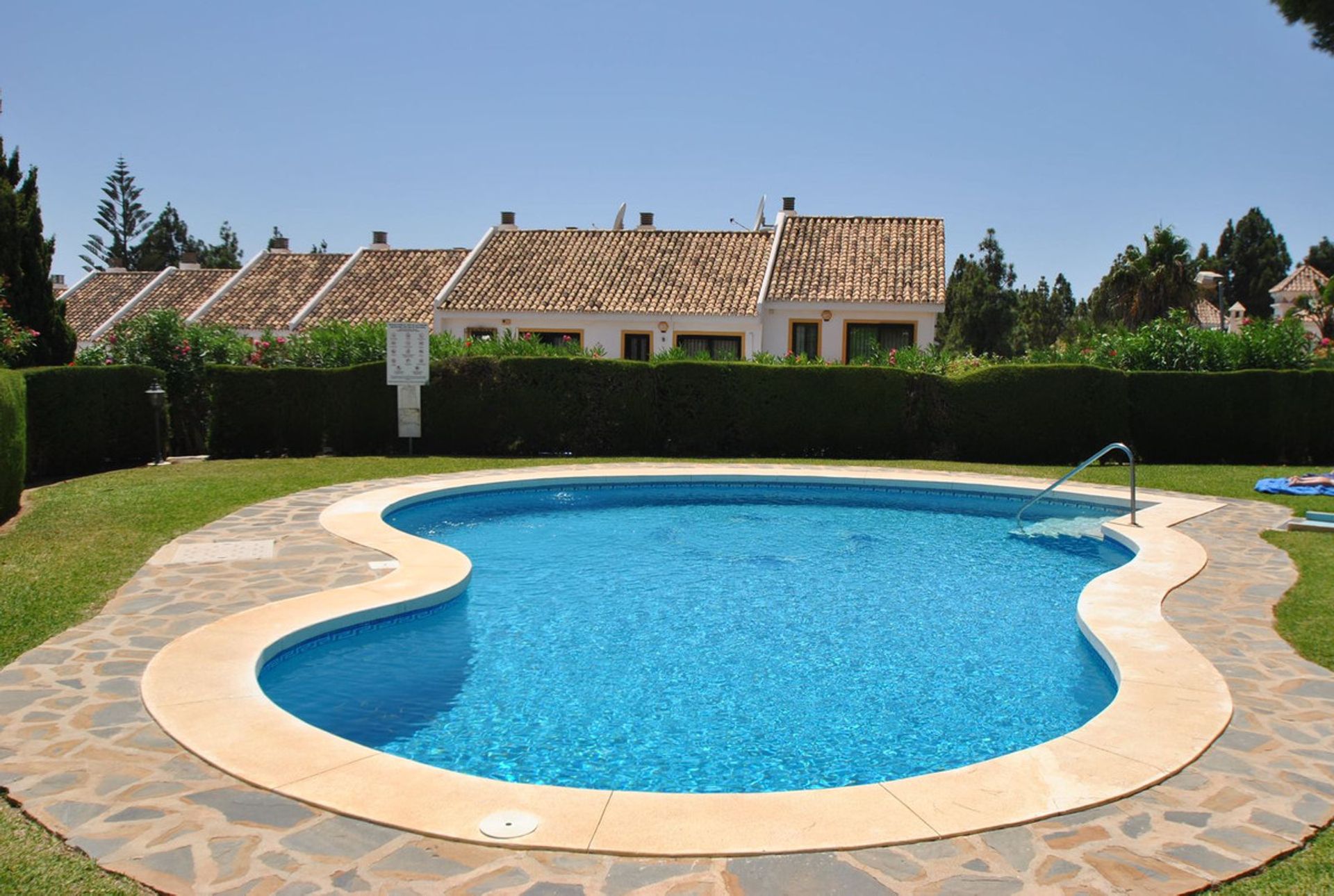 Casa nel Sitio de Calahonda, Andalusia 10854908