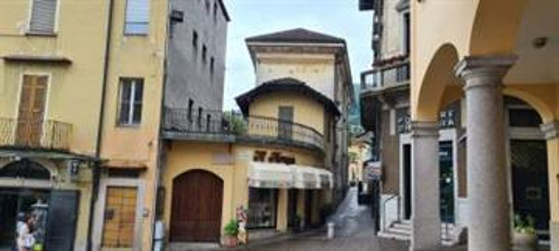 بيت في Baveno, Piedmont 10857391