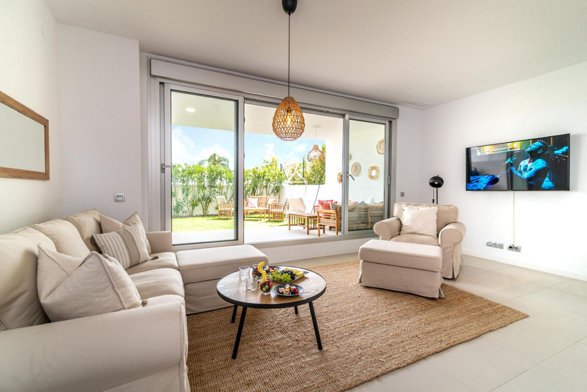 Condominium in Estepona, Andalusia 10857543