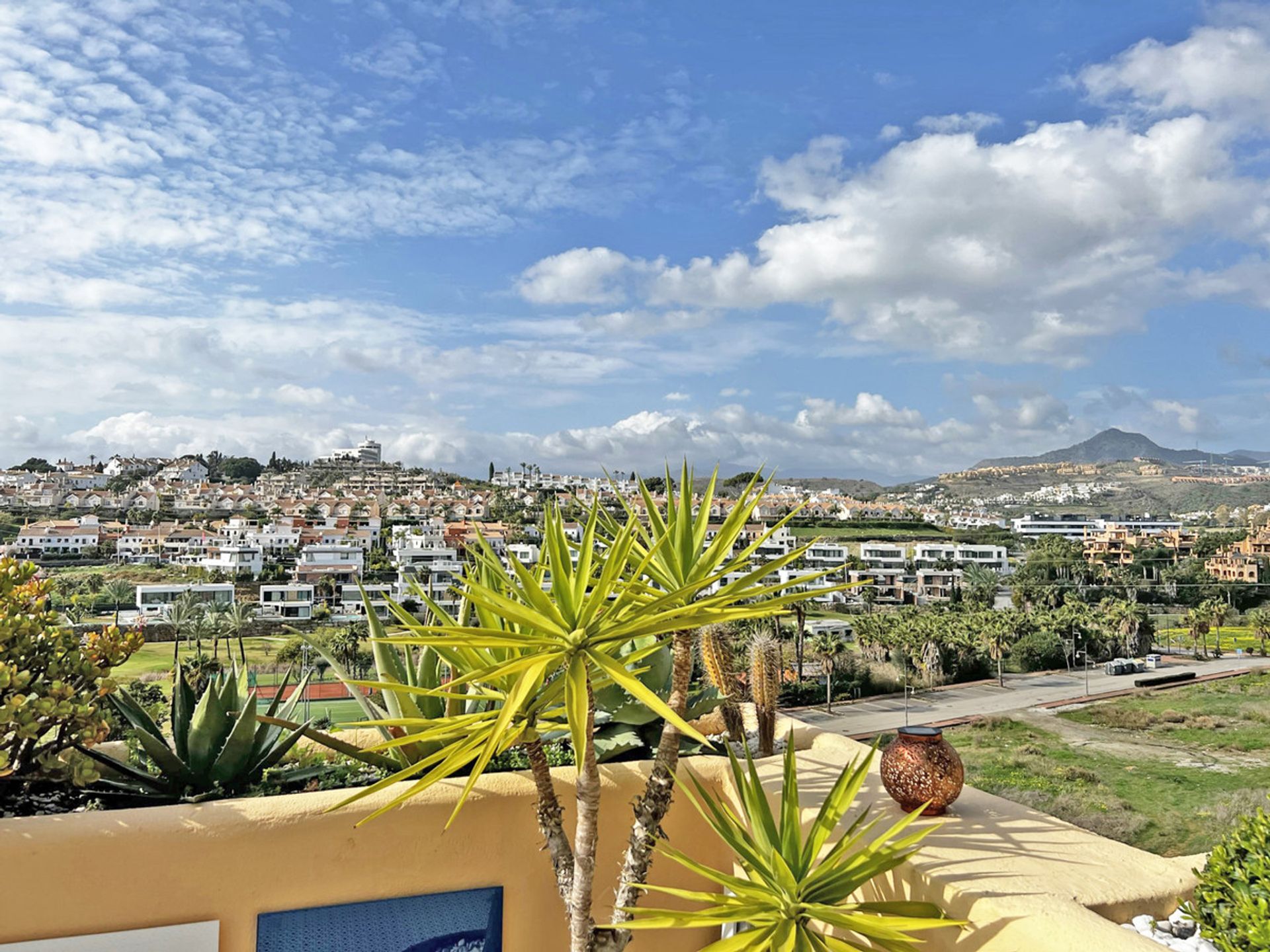 Condominium in Estepona, Andalucía 10857715