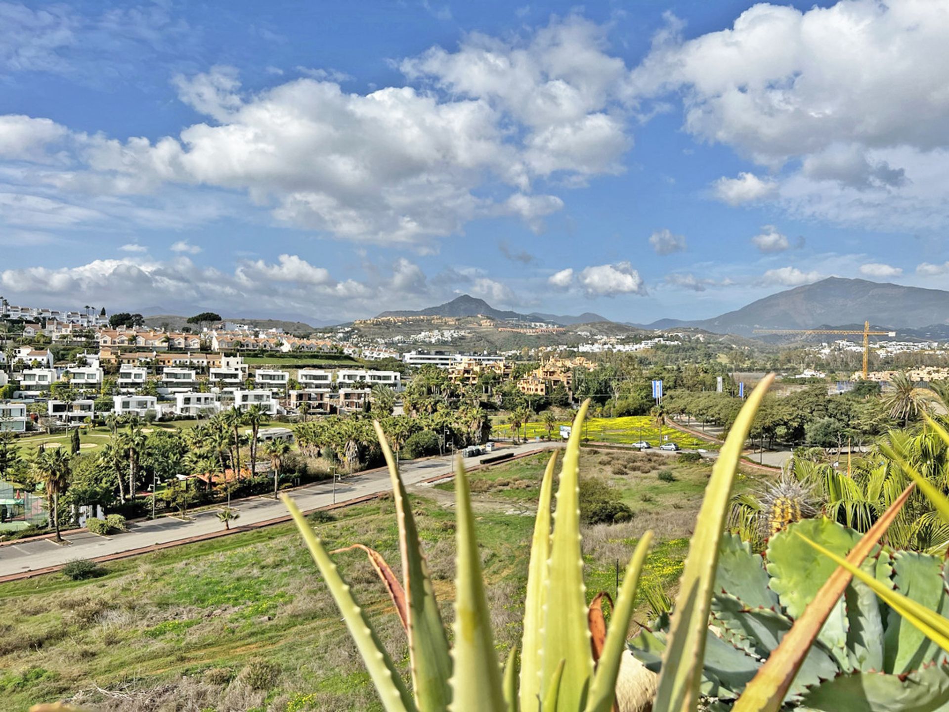 Condominium in Estepona, Andalucía 10857715