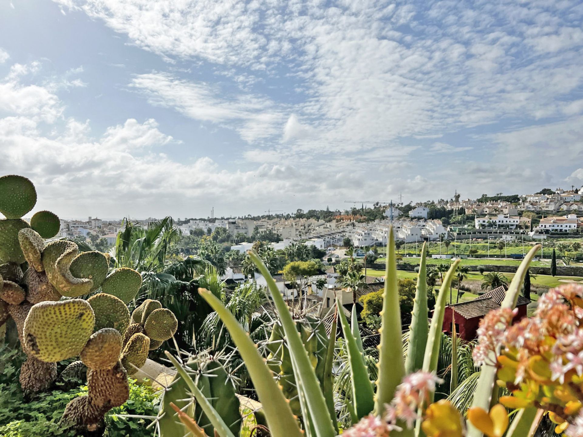 Condominium in Estepona, Andalucía 10857715