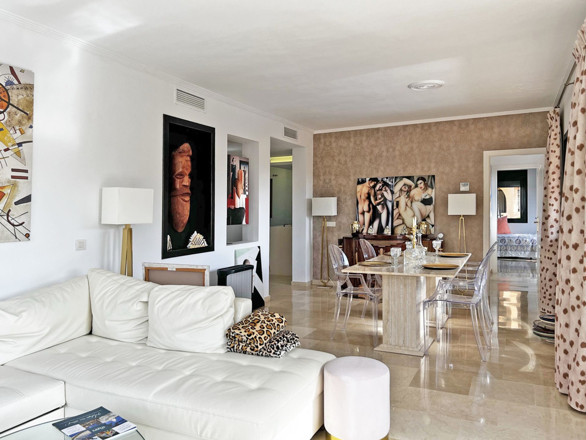 Condominium in Estepona, Andalucía 10857715