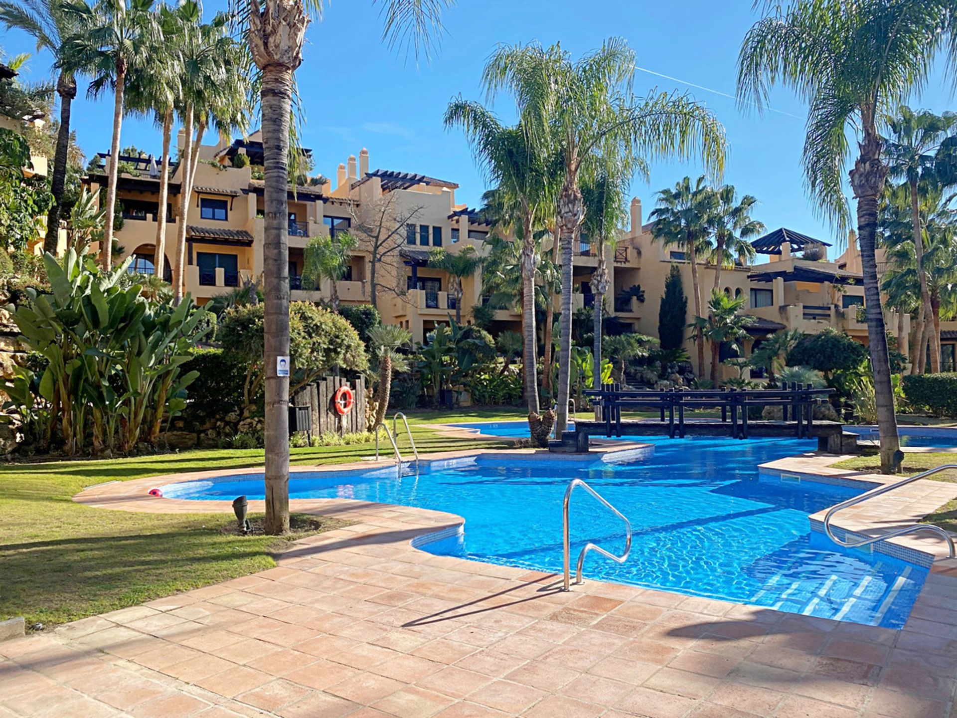 Condominium in Estepona, Andalusia 10857733