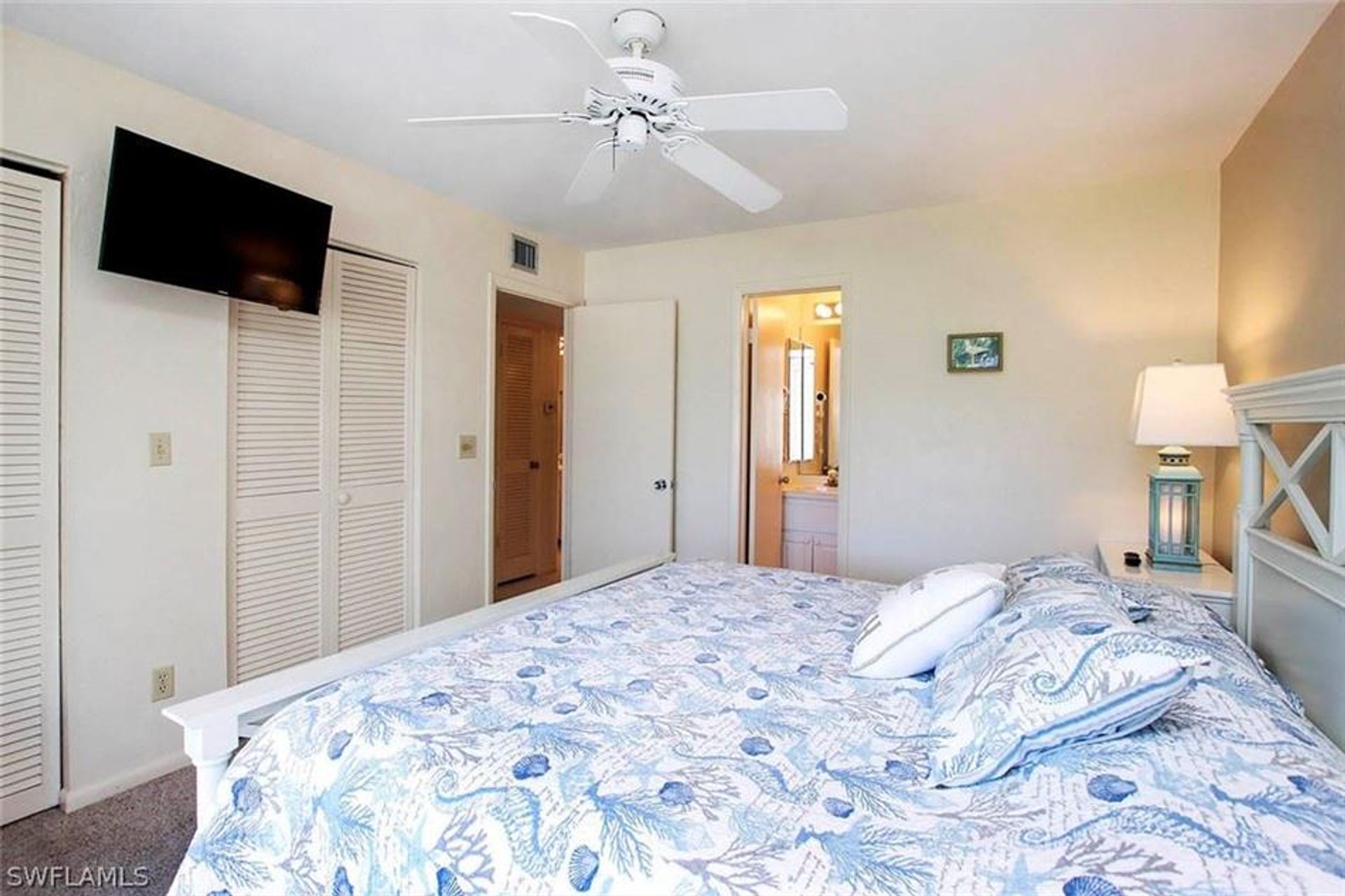 Condominium in Sanibel, Florida 10857860