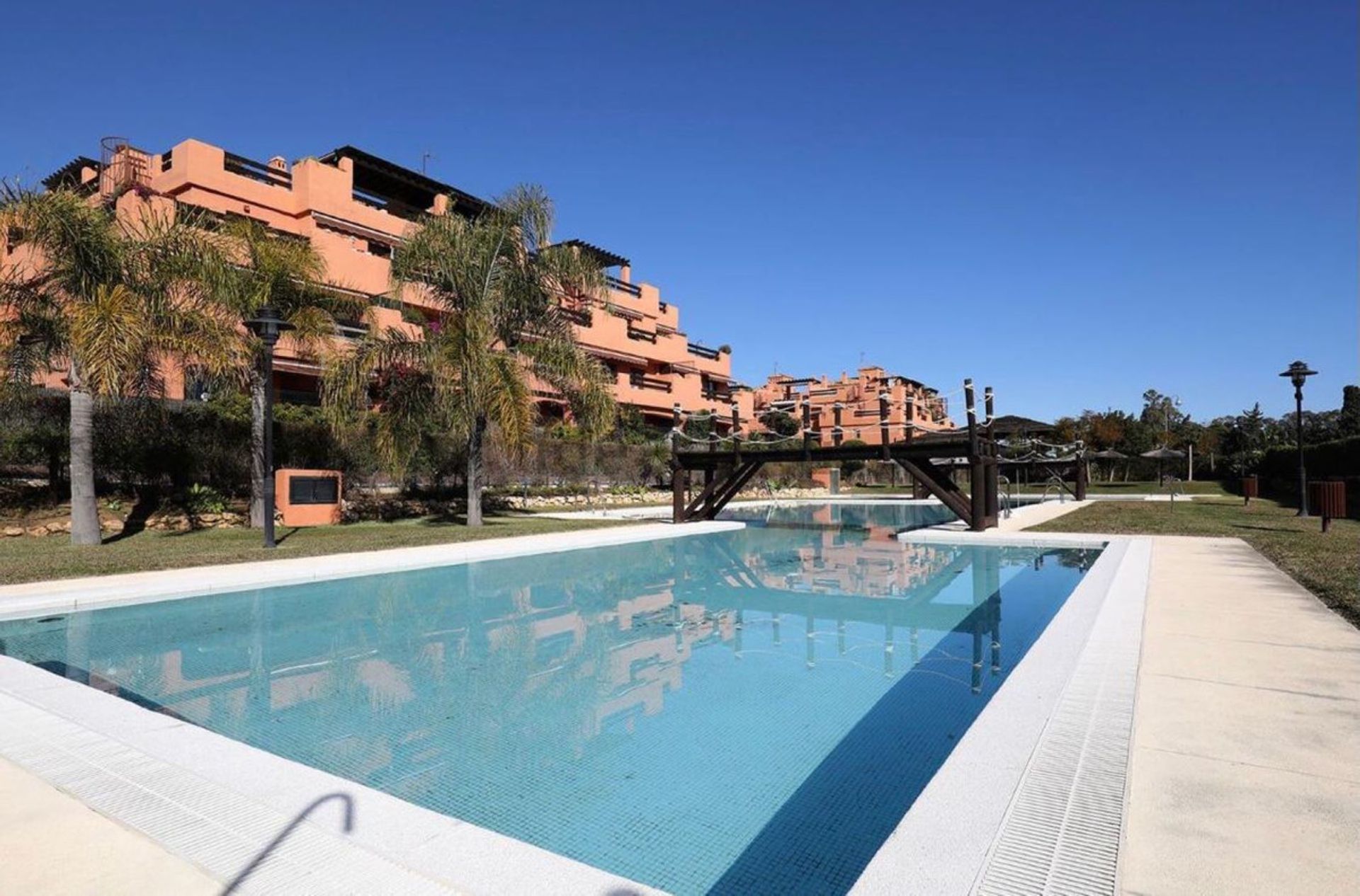 Condominium in Estepona, Andalusia 10858115