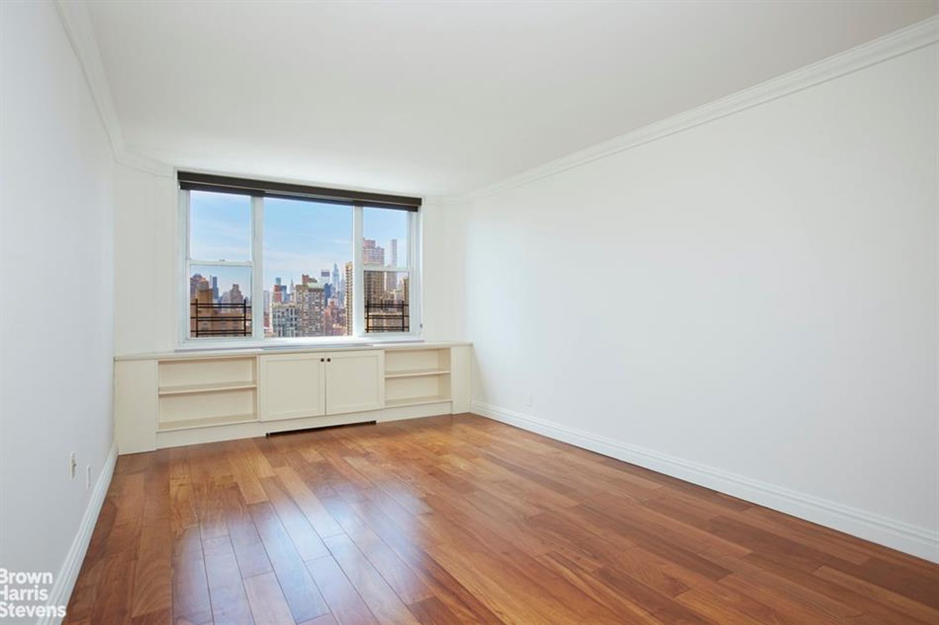 Condominium in New York, New York 10858429