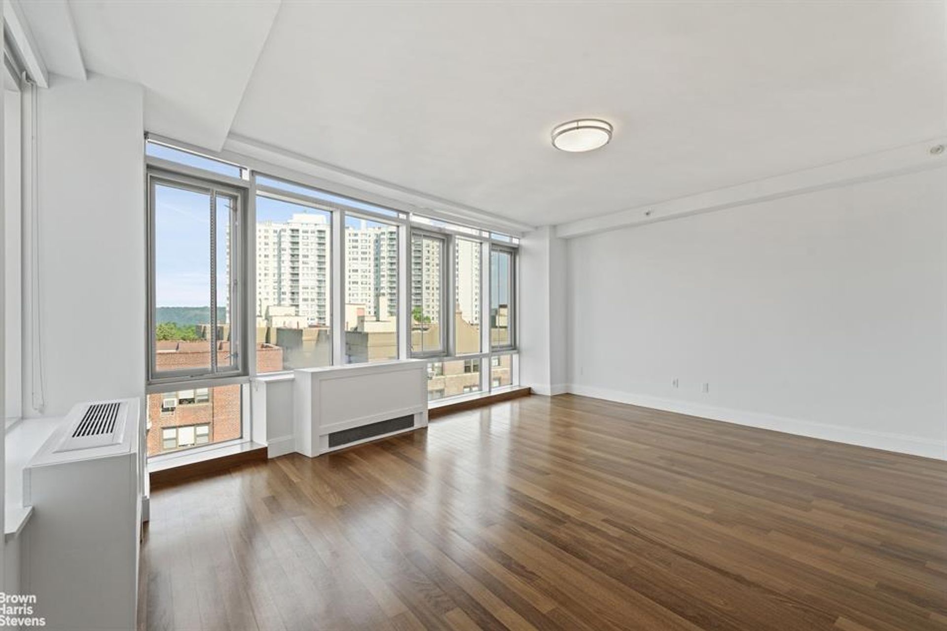 Condominium in , New York 10858680