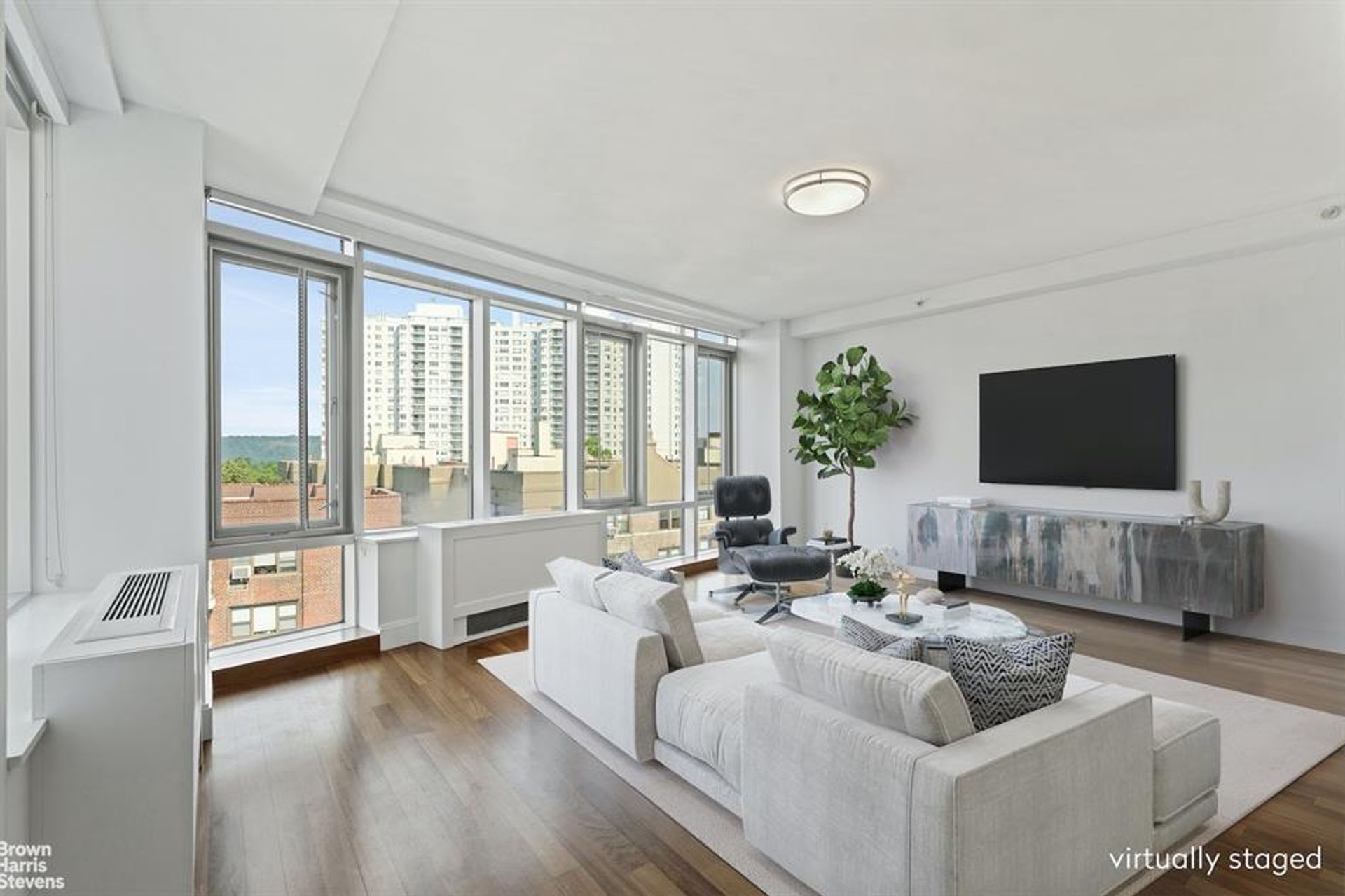 Condominium in , New York 10858680