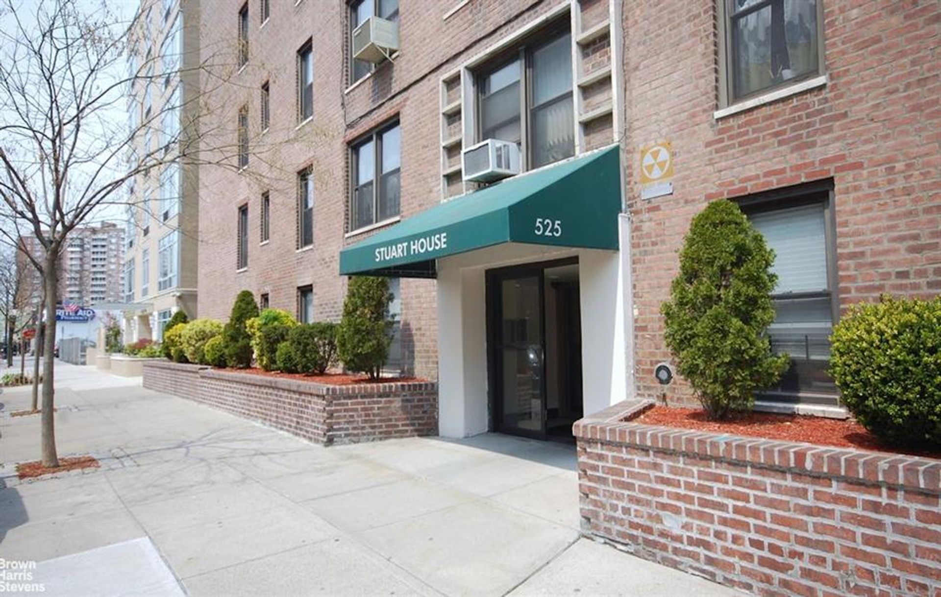 Condominium in , New York 10858690