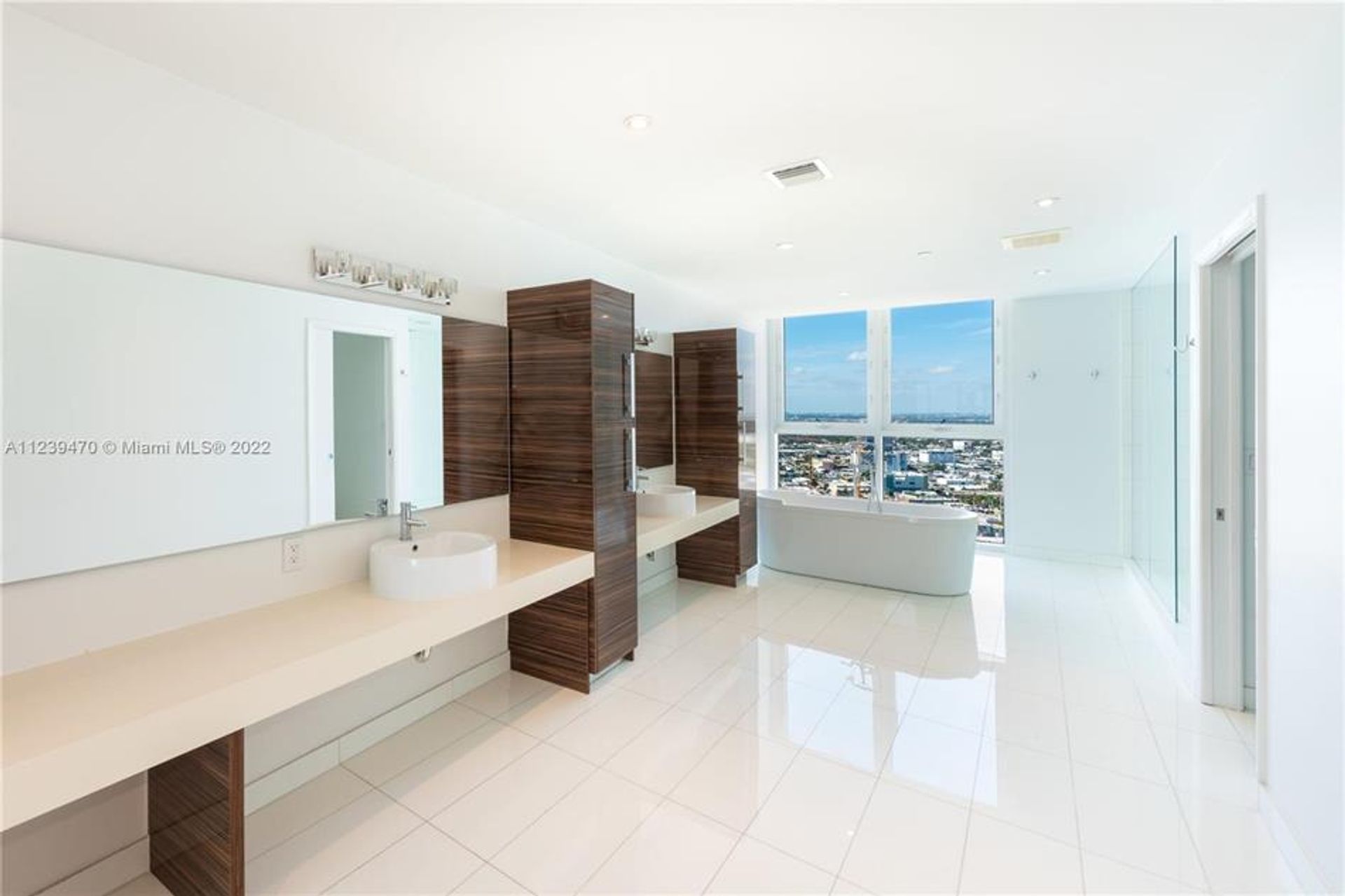 Condominium in Miami, Florida 10859169