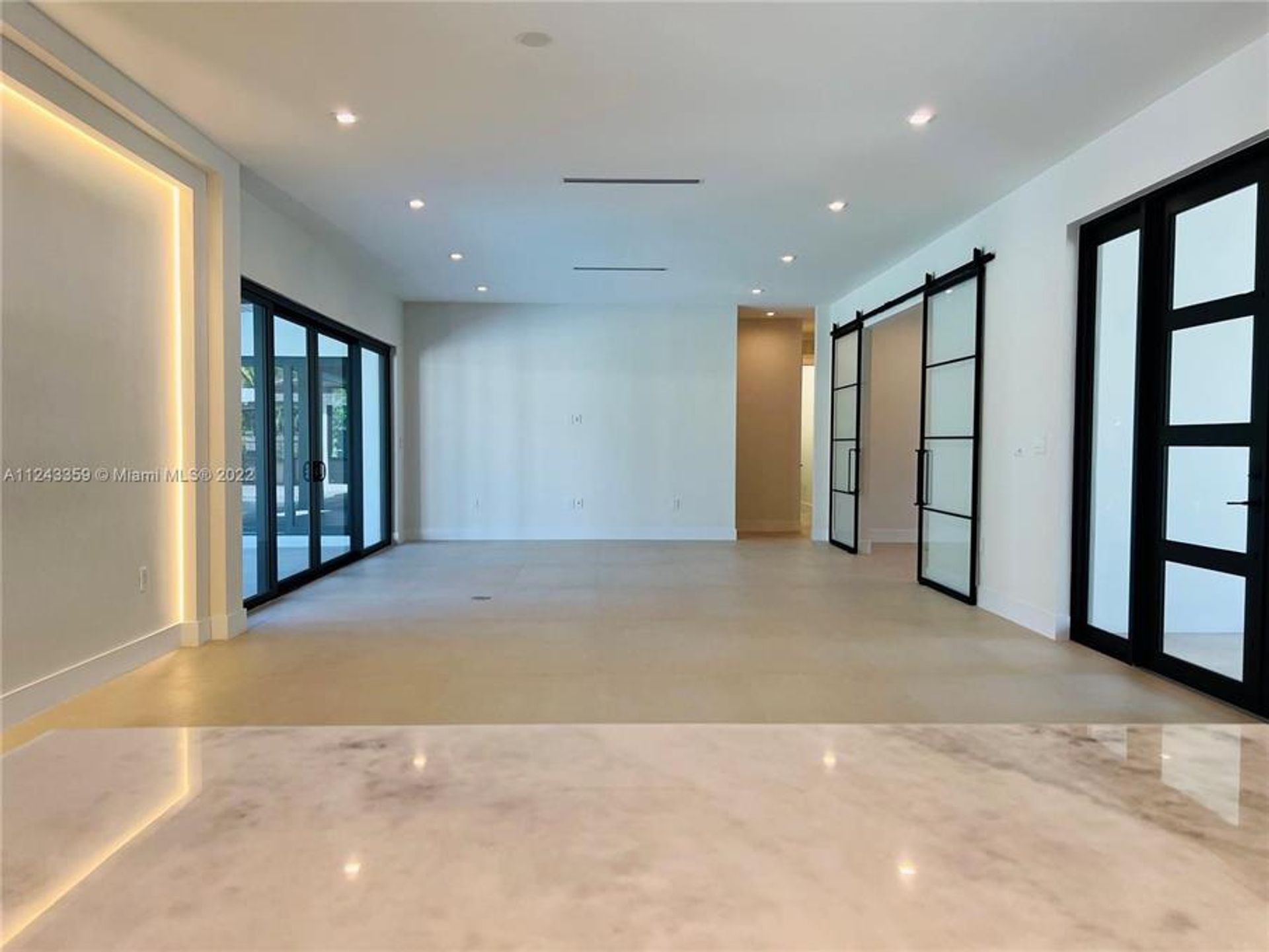 Condominium in Miami, Florida 10859210