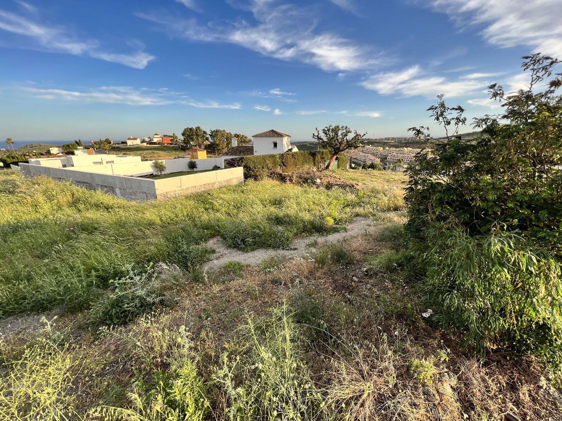 Land in Estepona, Andalucía 10859701