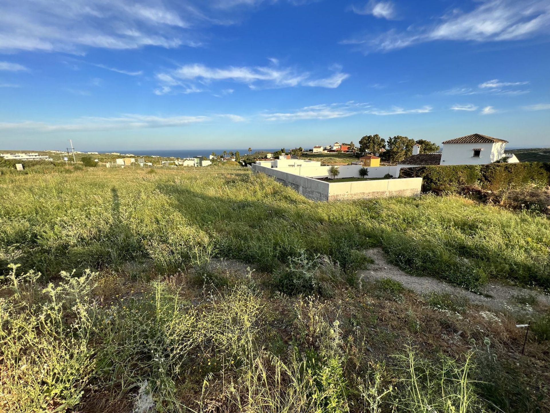 Land in Estepona, Andalucía 10859701