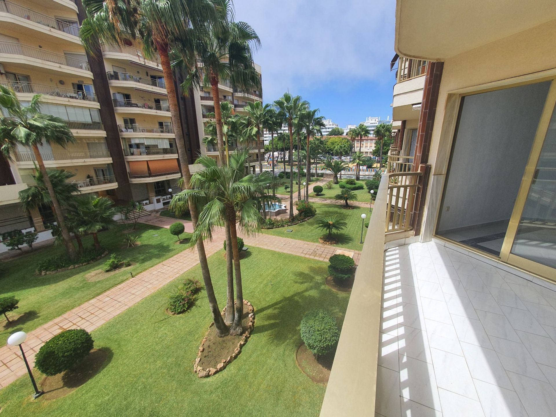 Condominium in Fuengirola, Andalucía 10859811