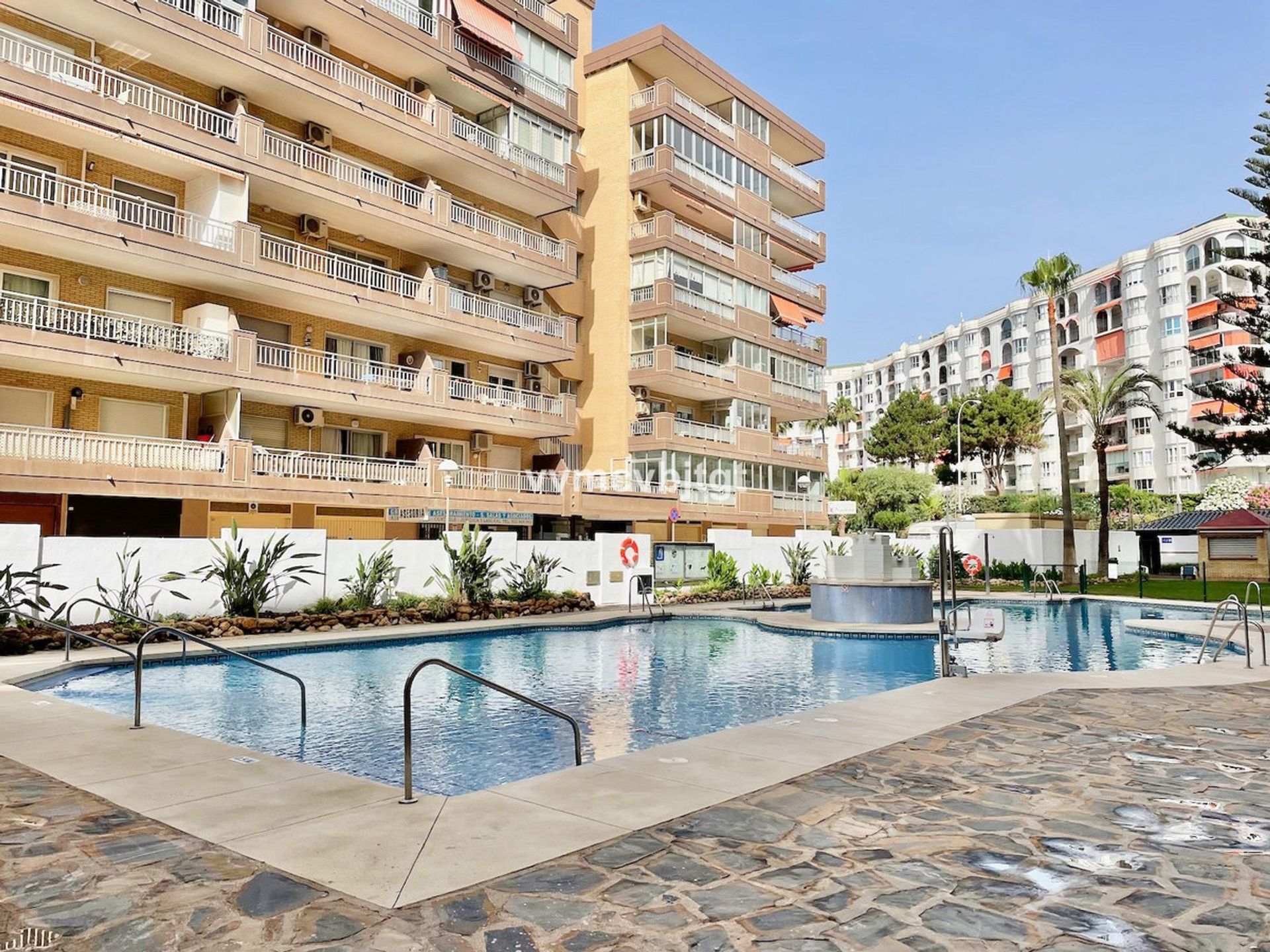 Кондоминиум в Fuengirola, Andalucía 10859996