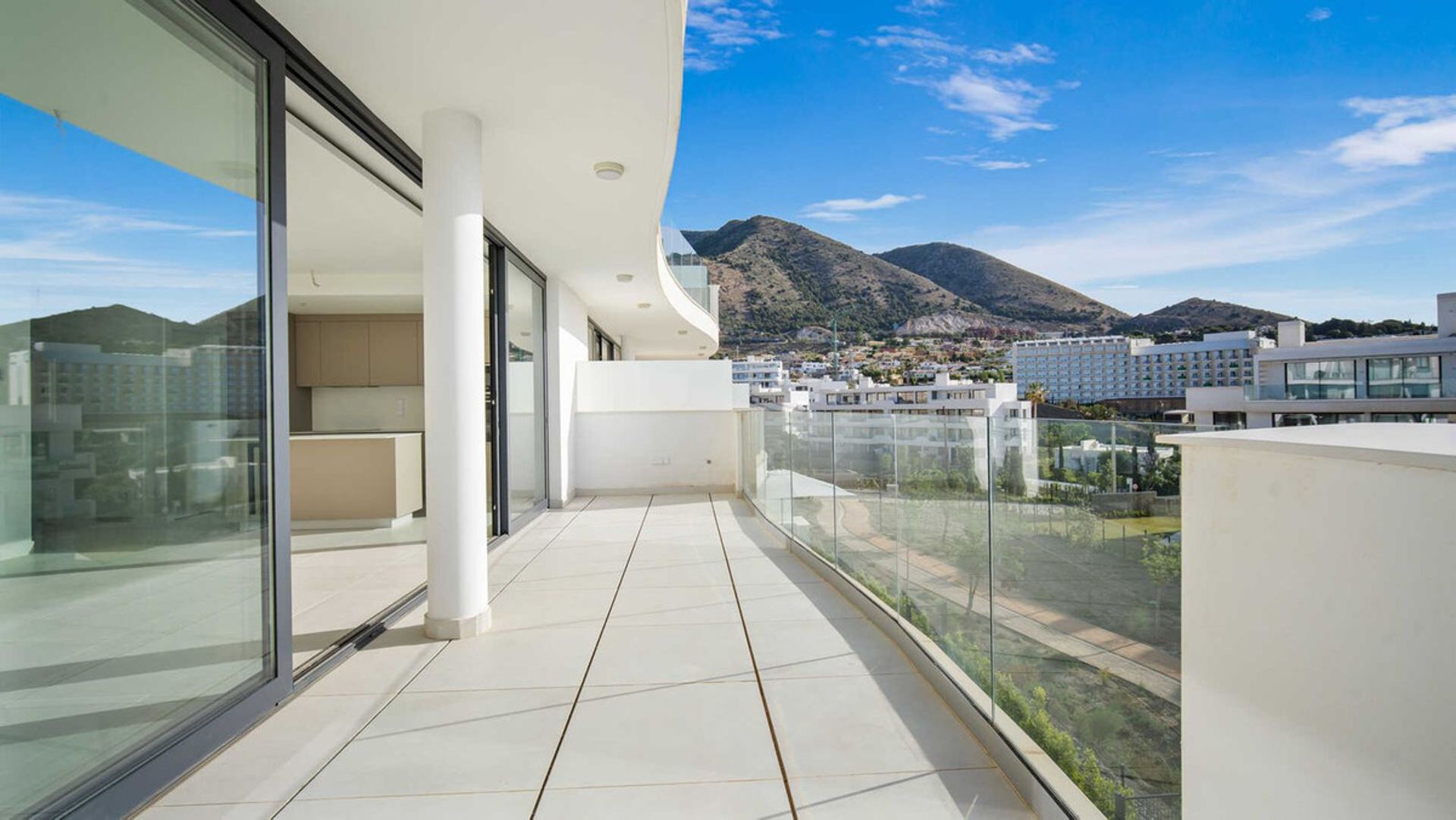 Condominium in Fuengirola, Andalucía 10860006