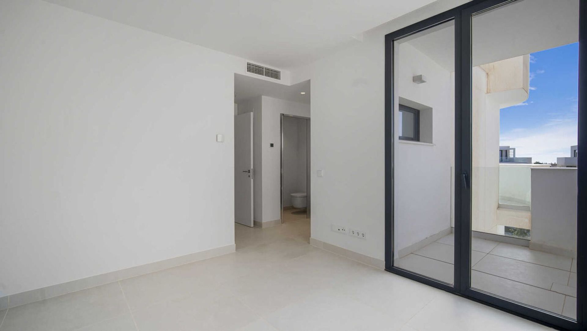 Condominium in Fuengirola, Andalucía 10860006