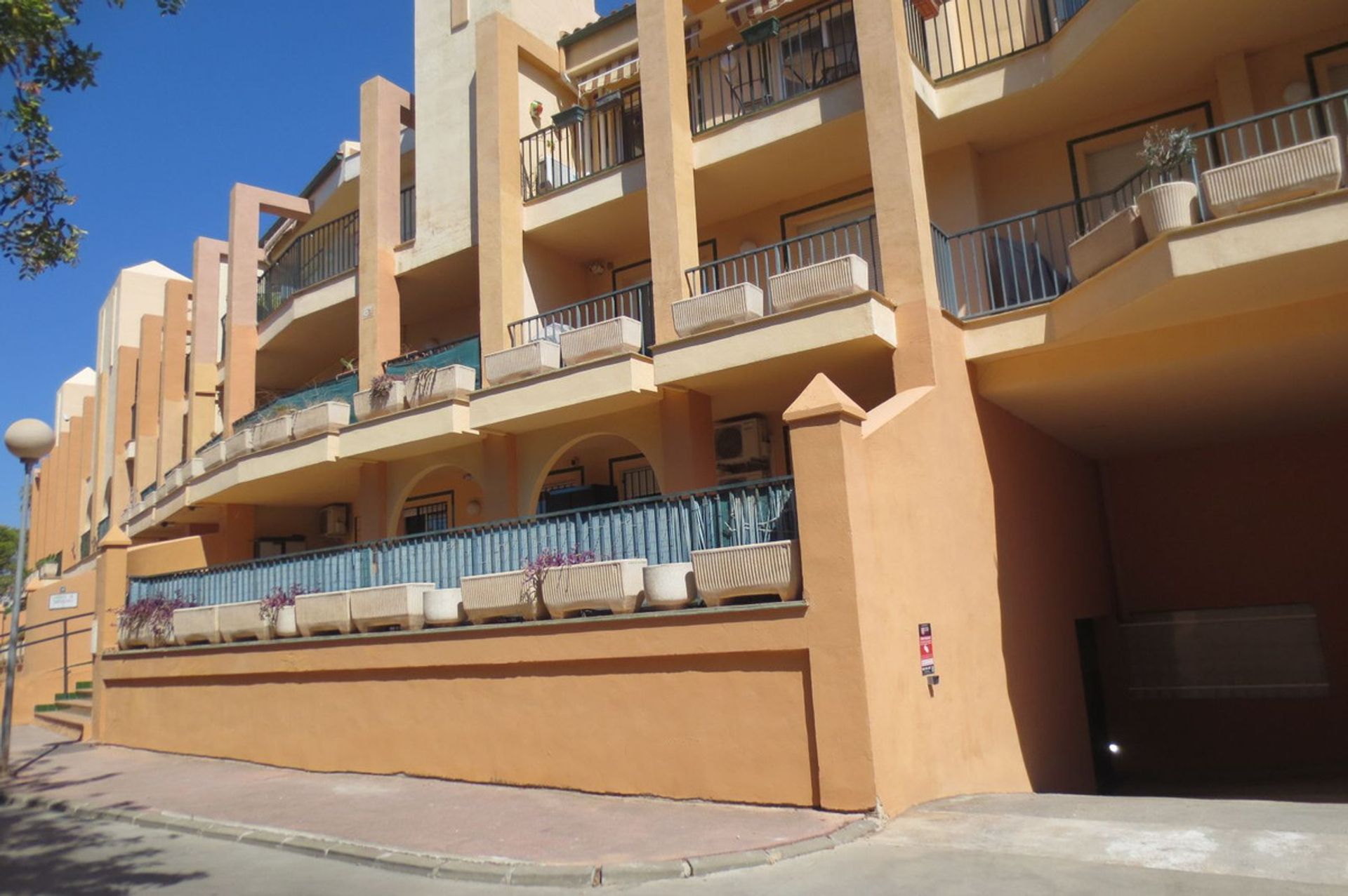 Condominium in Fuengirola, Andalucía 10860072