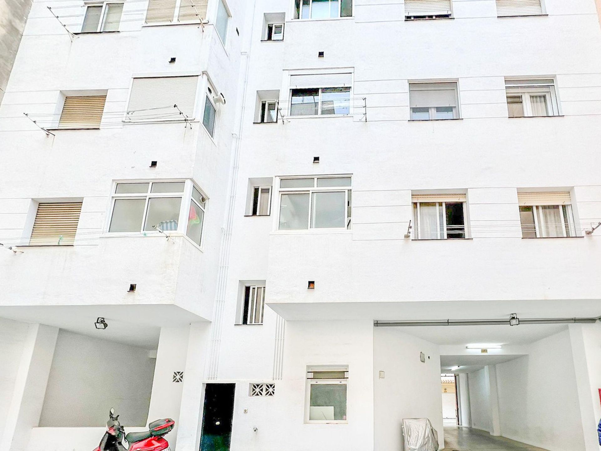 Condominium in Fuengirola, Andalusia 10860074