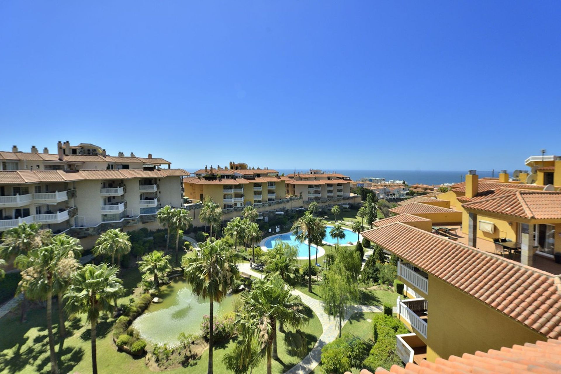 Condominium in Fuengirola, Andalucía 10860084