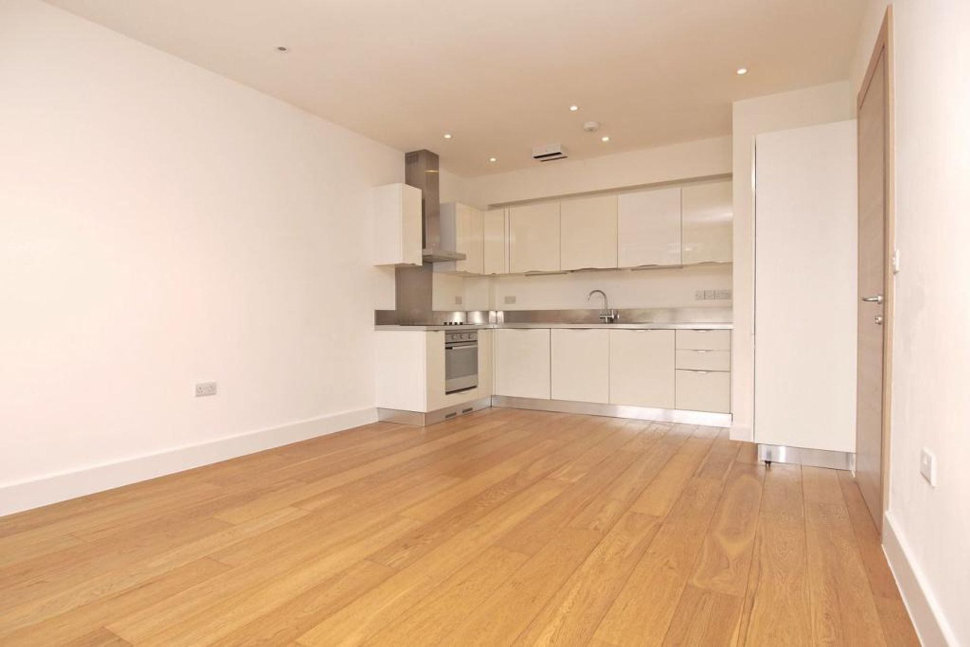 Condominium in Elmers End, Bromley 10860961