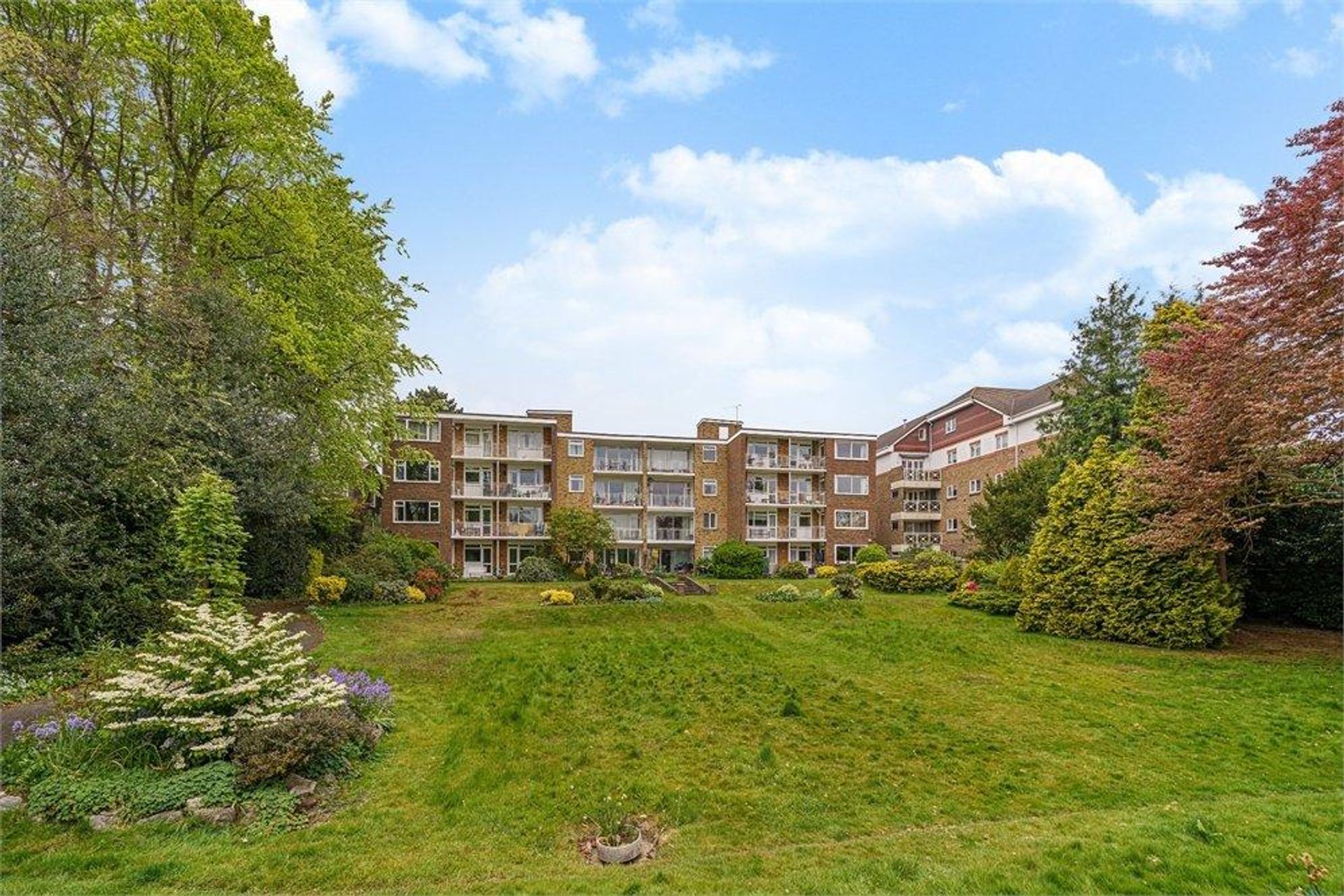 Condominium in , England 10861057