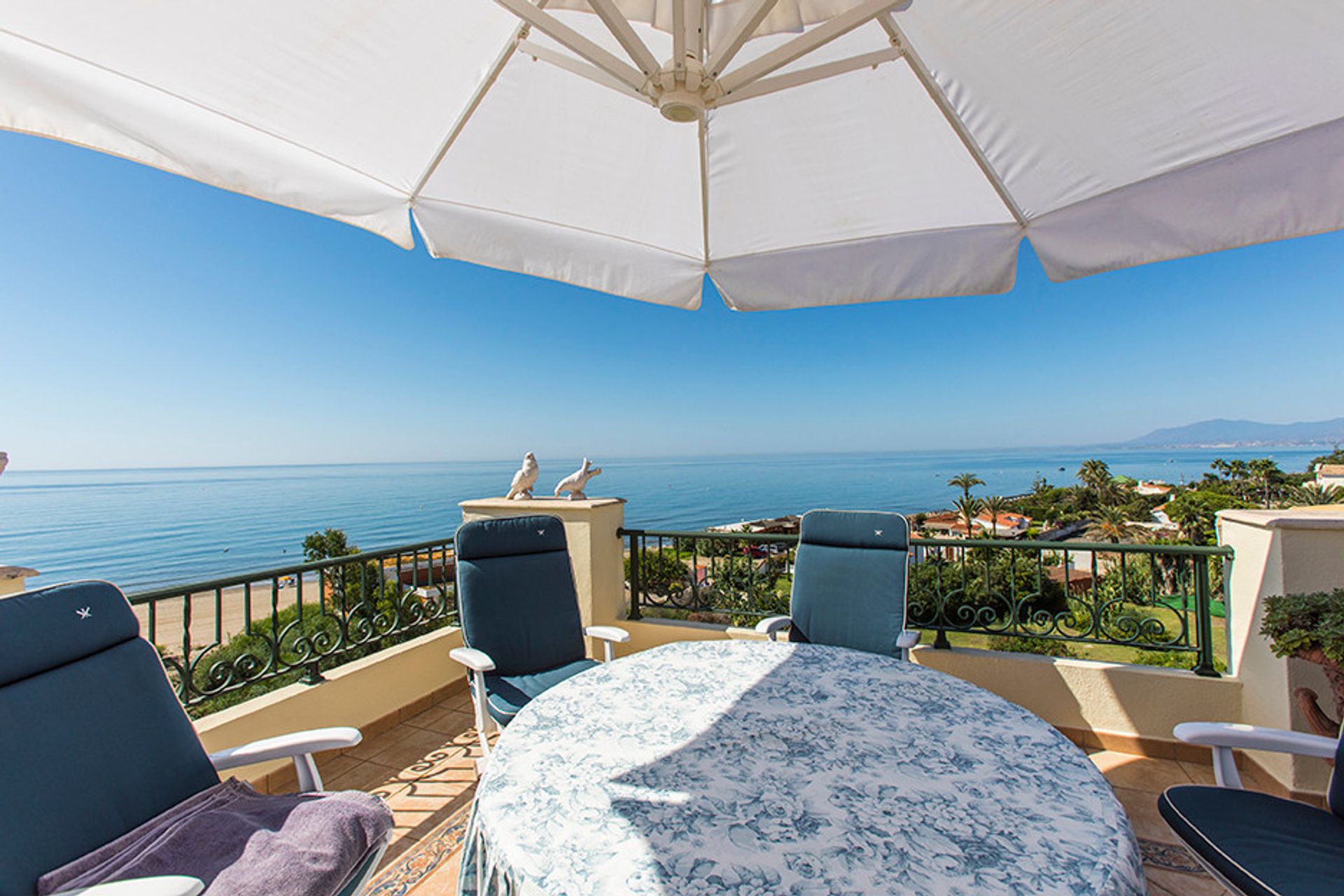 Condominium in Marbella, Andalusia 10861209