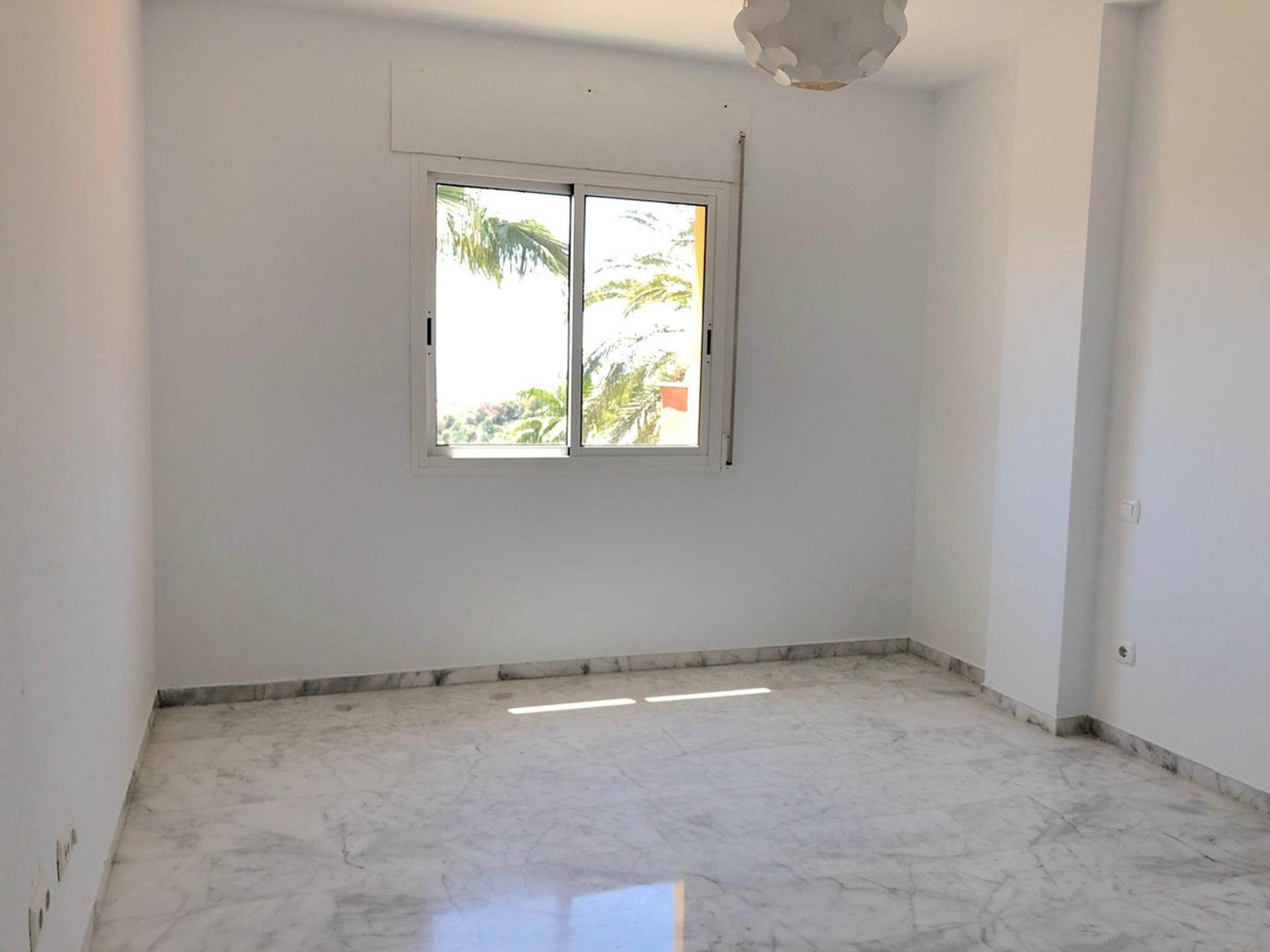 Condominium dans Marbella, Andalusia 10861431