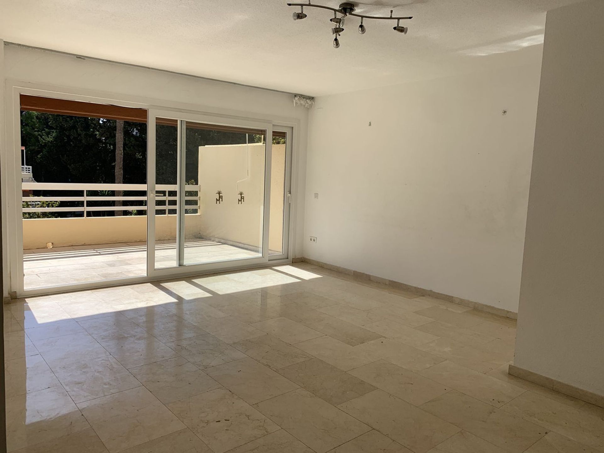 Condominium in Marbella, Andalusia 10861487