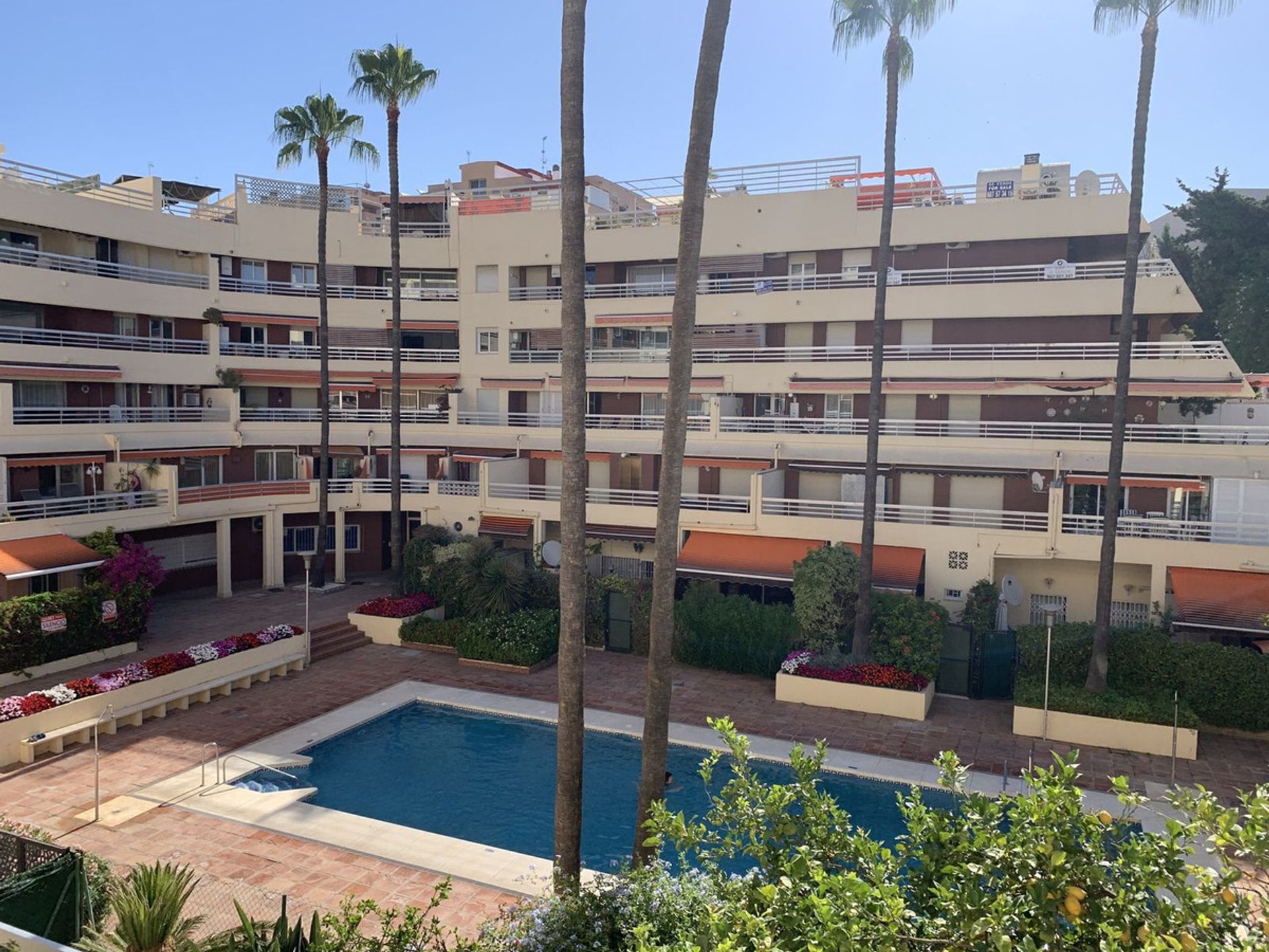 Condominium in Marbella, Andalusia 10861487