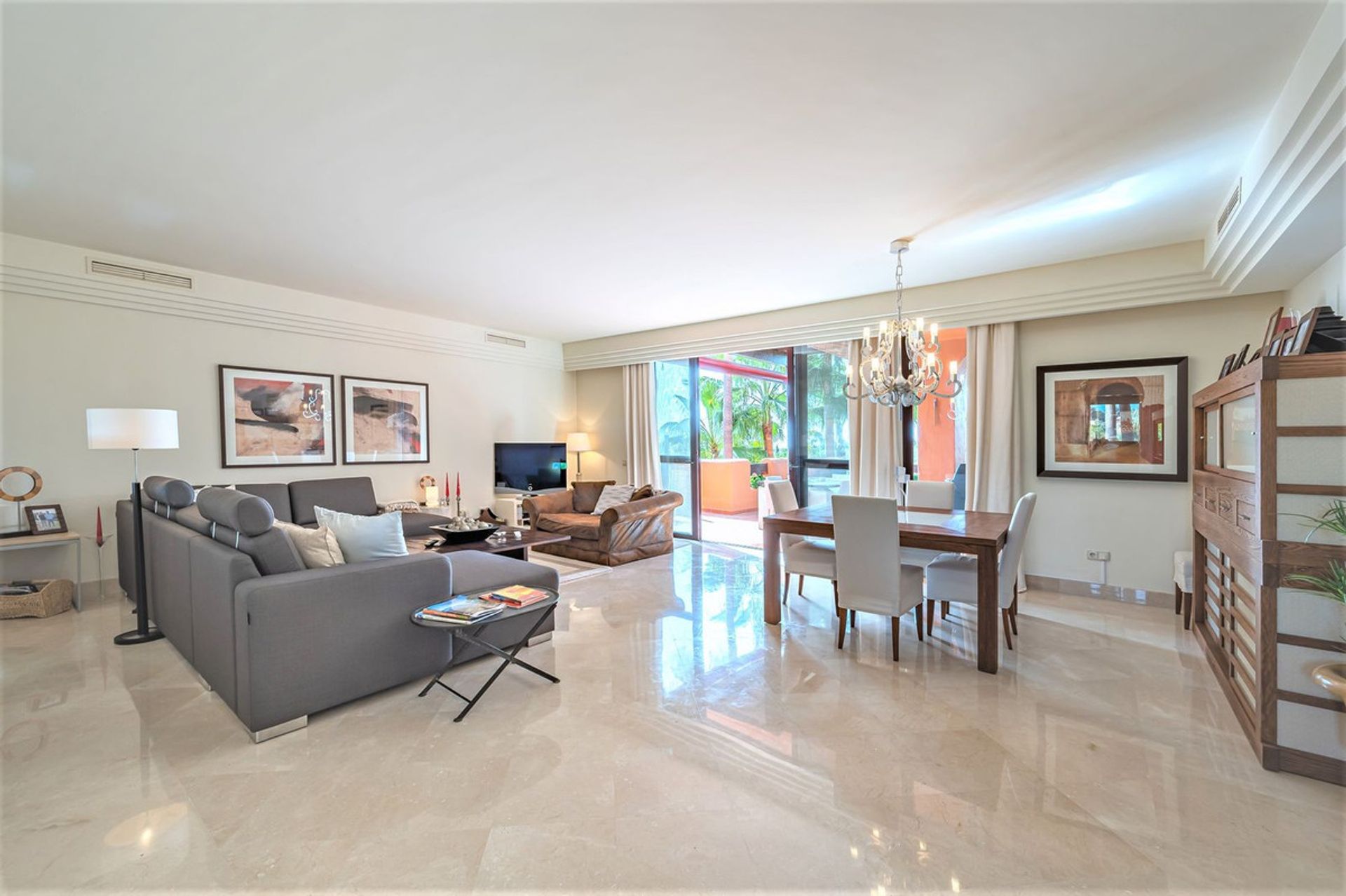 Condominium in Marbella, Andalusia 10861527