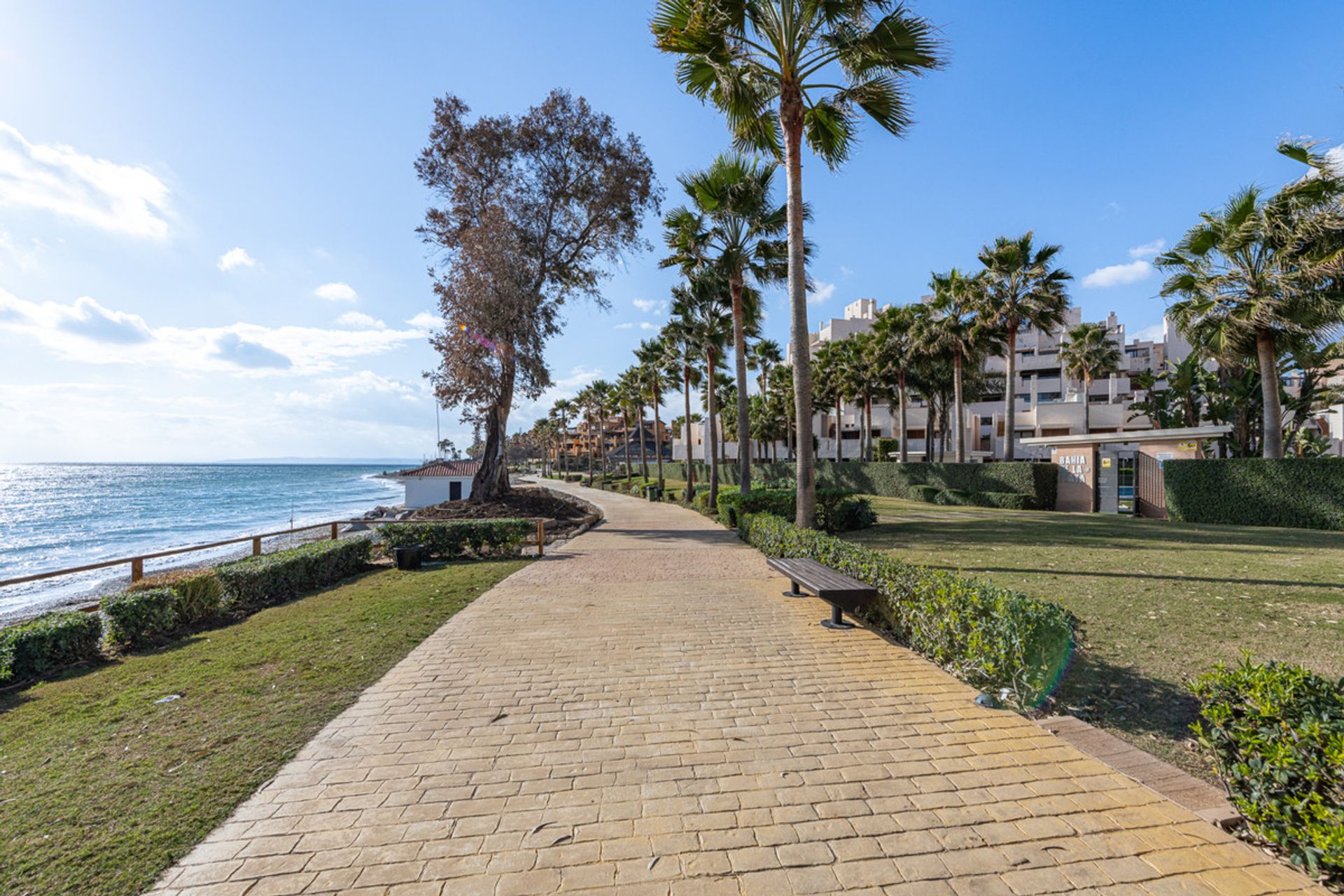 Condominium in Marbella, Andalucía 10862358