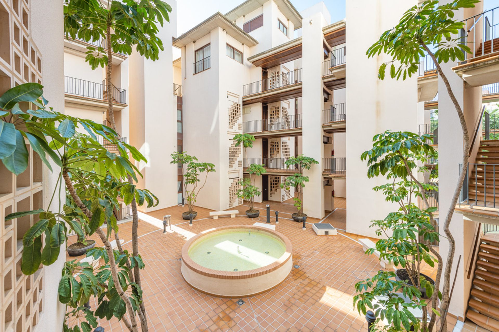 Condominium in Marbella, Andalucía 10862358